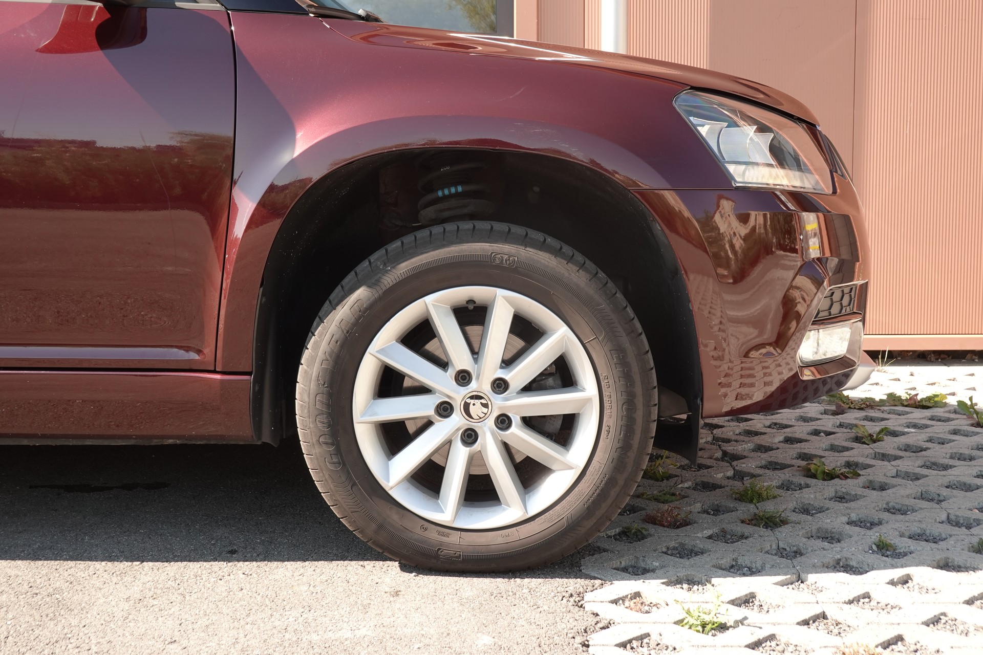 SKODA Yeti 1.2 TSI DSG -"* CH Fahrzeug * 8 Roues * Phares Auto * Capteur stationnement * Tempomat * Clim Auto *-image-4