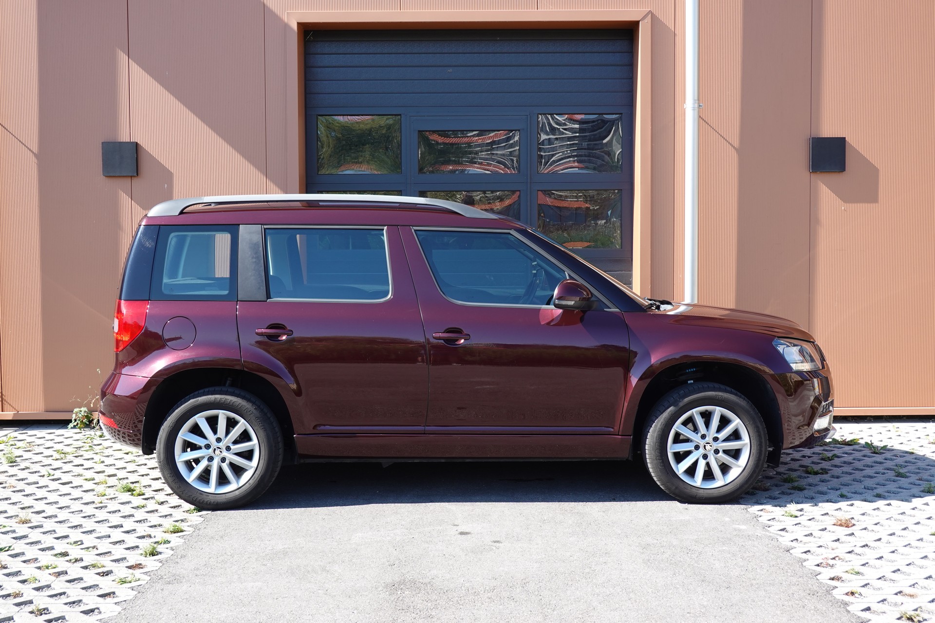 SKODA Yeti 1.2 TSI DSG -"* CH Fahrzeug * 8 Roues * Phares Auto * Capteur stationnement * Tempomat * Clim Auto *-showroom-element-3