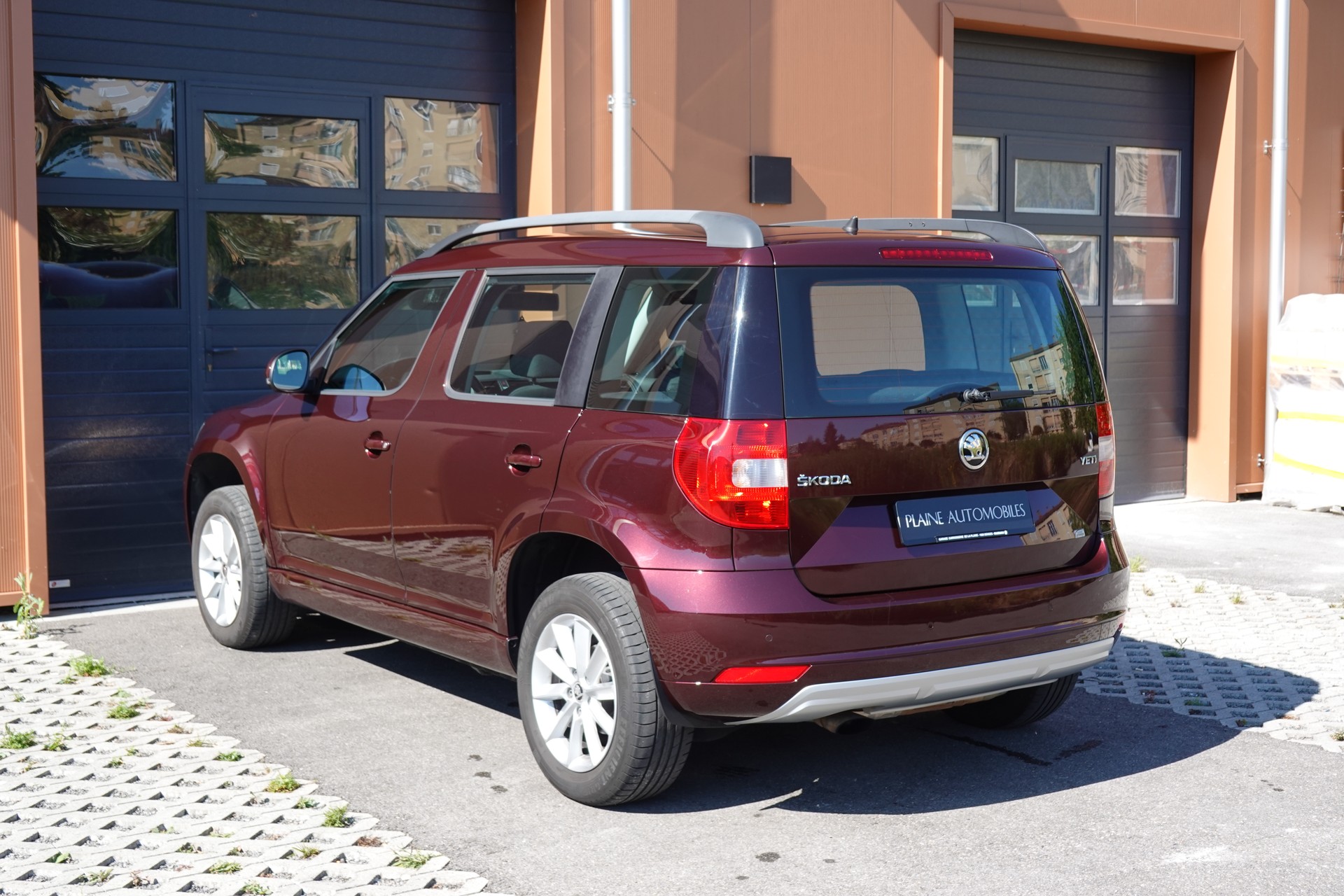 SKODA Yeti 1.2 TSI DSG -"* CH Fahrzeug * 8 Roues * Phares Auto * Capteur stationnement * Tempomat * Clim Auto *-image-9