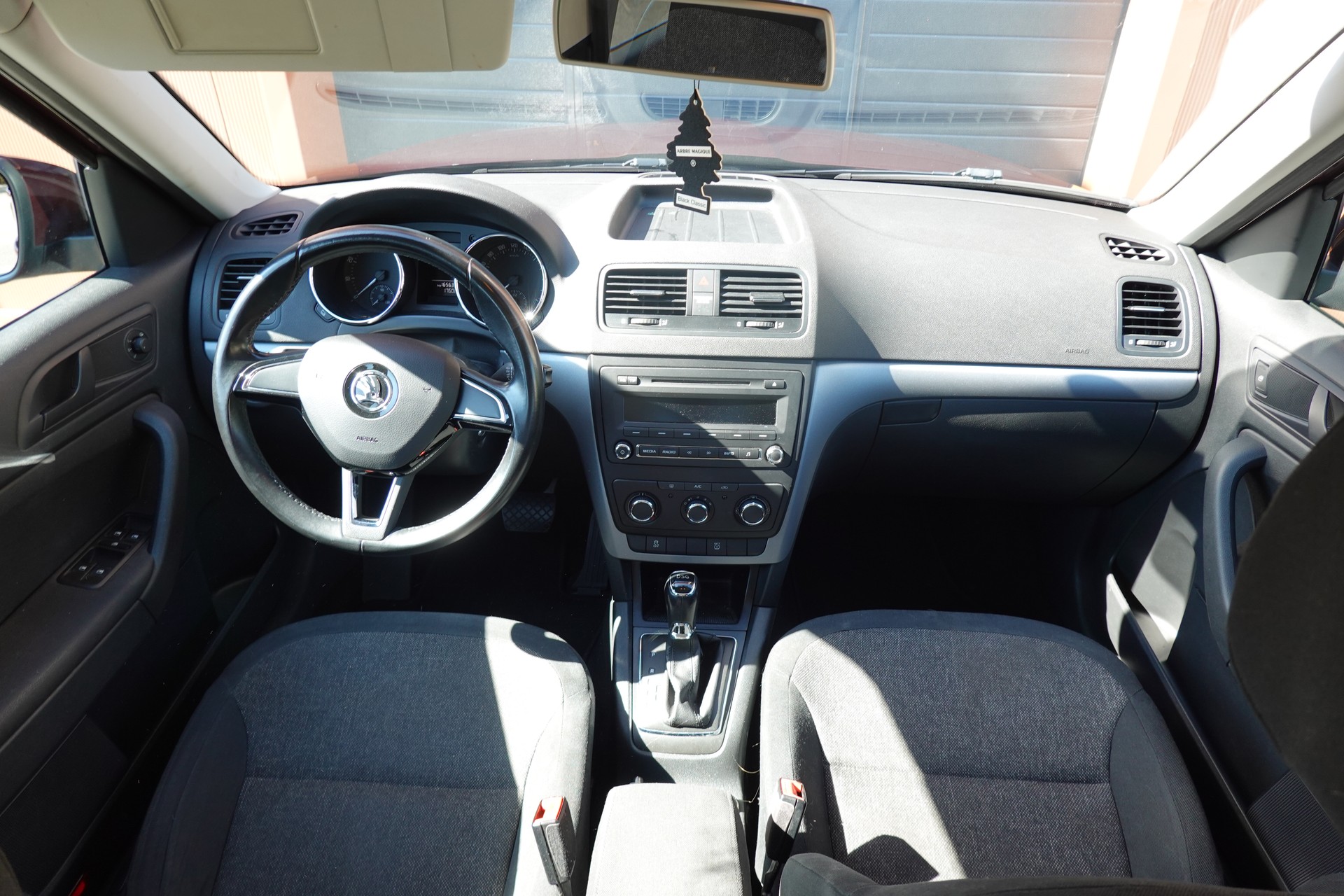 SKODA Yeti 1.2 TSI DSG -"* CH Fahrzeug * 8 Roues * Phares Auto * Capteur stationnement * Tempomat * Clim Auto *-image-10