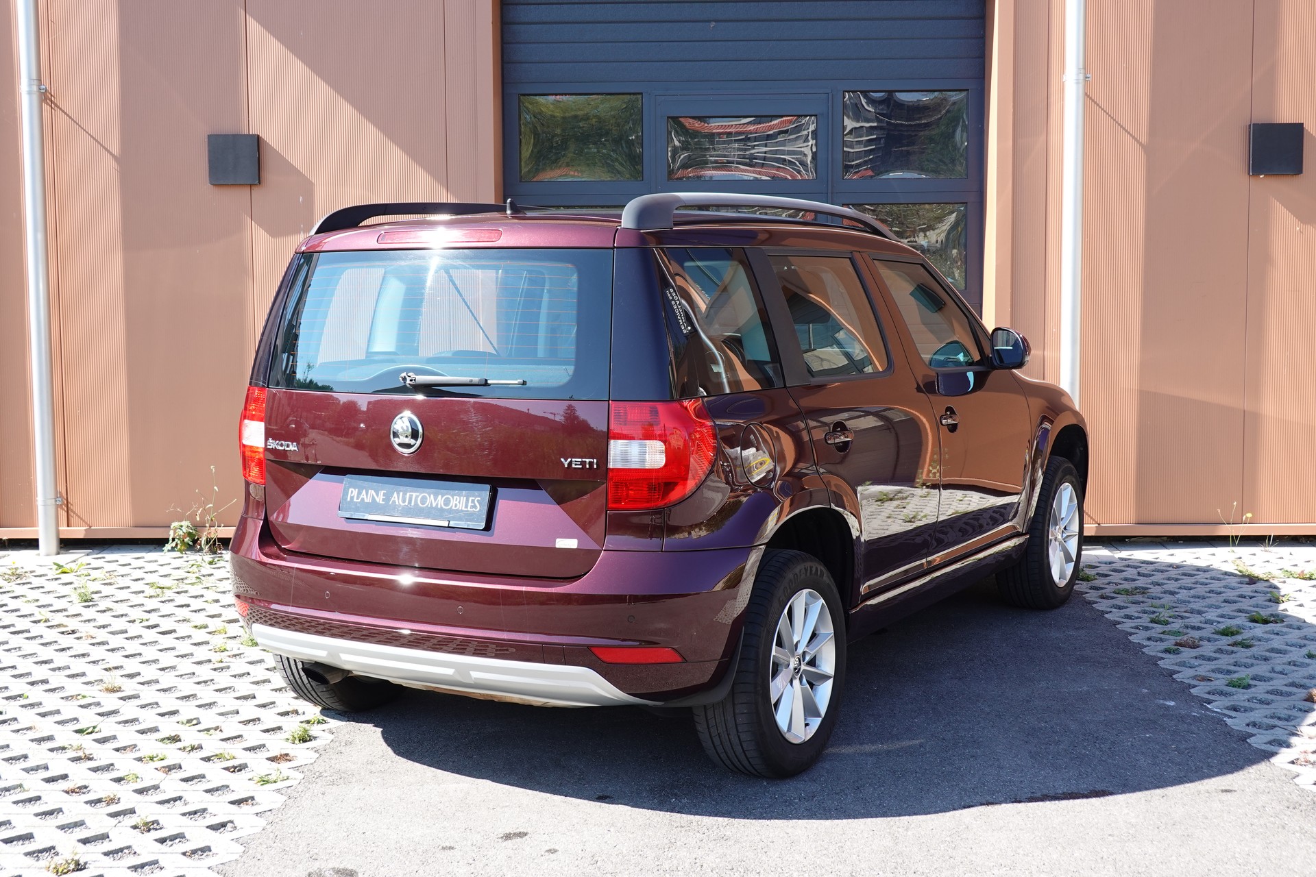 SKODA Yeti 1.2 TSI DSG -"* CH Fahrzeug * 8 Roues * Phares Auto * Capteur stationnement * Tempomat * Clim Auto *-image-7
