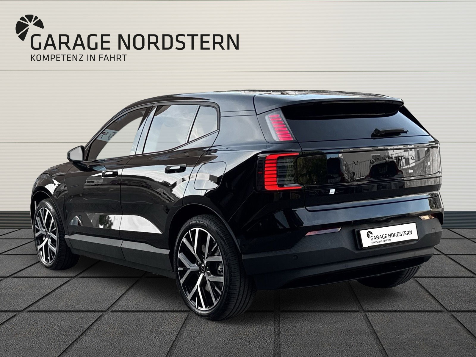 VOLVO EX30 E60 Twin Ultra Performance Sw. Black Ed. AWD-showroom-element-2