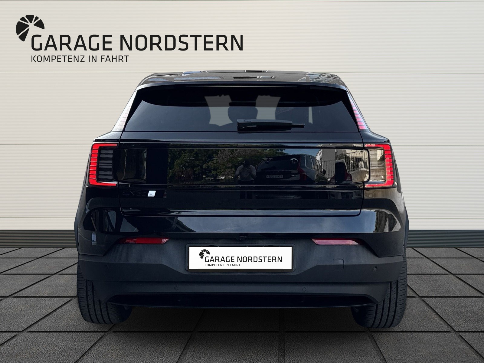 VOLVO EX30 E60 Twin Ultra Performance Sw. Black Ed. AWD-showroom-element-3
