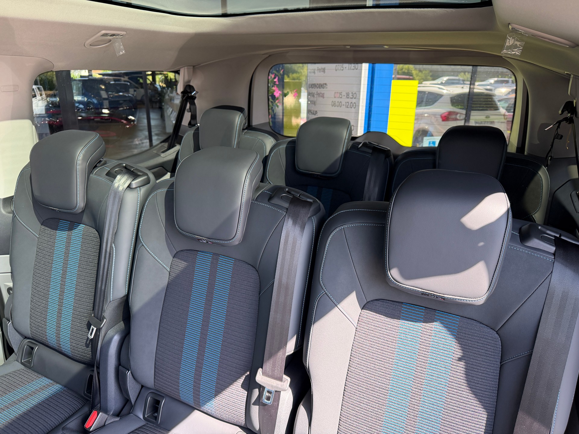 FORD Tourneo Bus 320 L1H1 Sport Automat 4x4-image-11