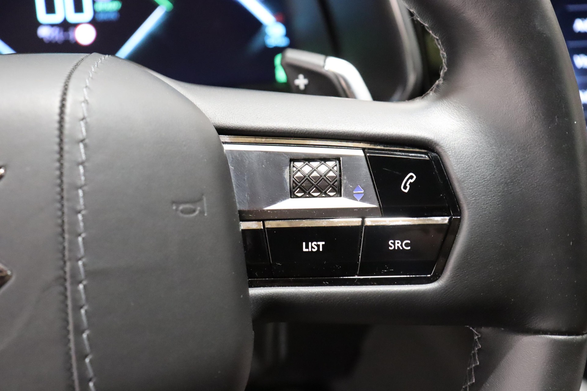 DS AUTOMOBILES 7 Crossback 1.6 E-Tense Be Chic 4x4-image-15