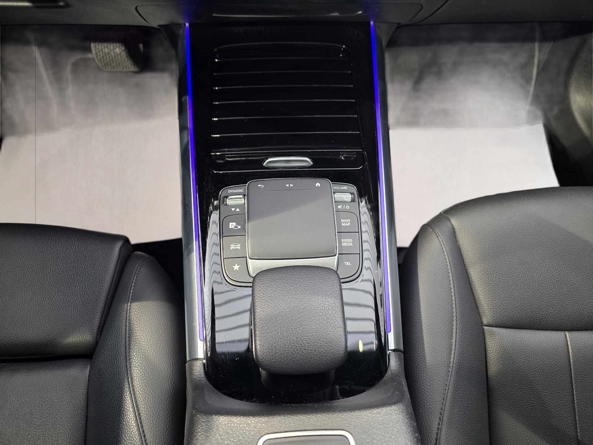 MERCEDES-BENZ GLA 250e Progressive 8G-DCT-image-11