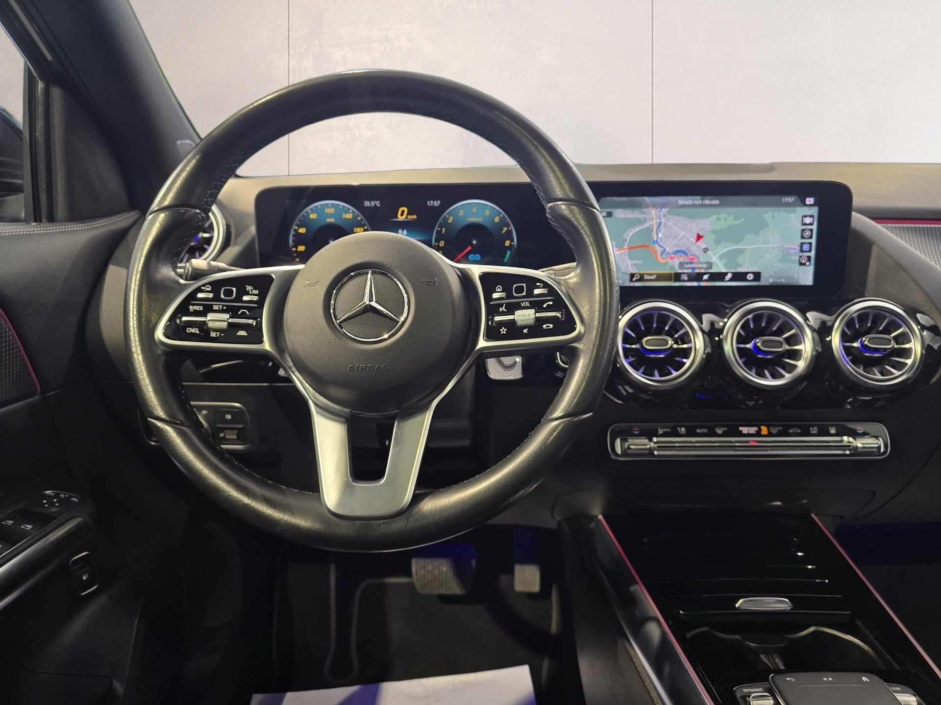 MERCEDES-BENZ GLA 250e Progressive 8G-DCT-image-9