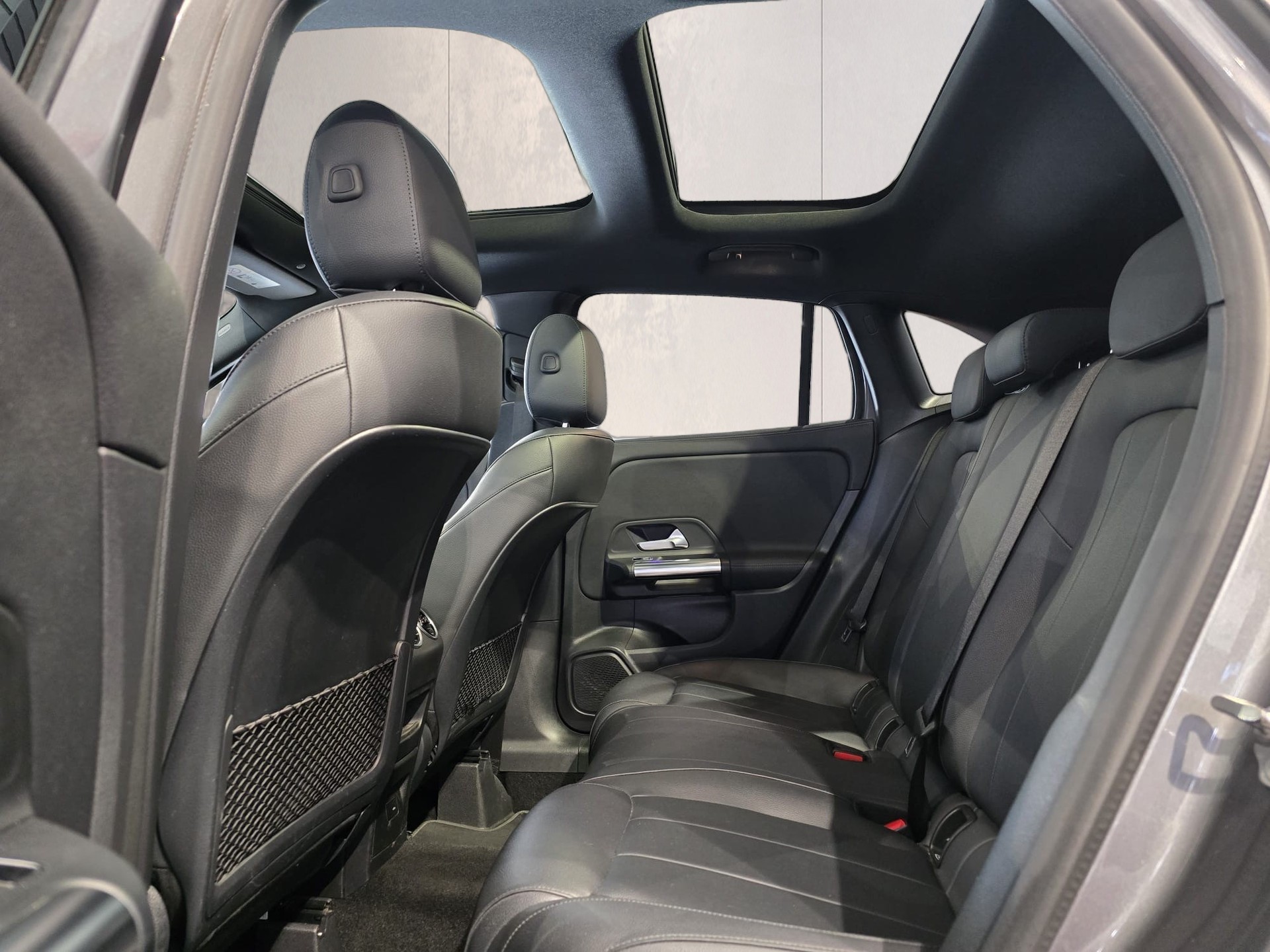 MERCEDES-BENZ GLA 250e Progressive 8G-DCT-image-24