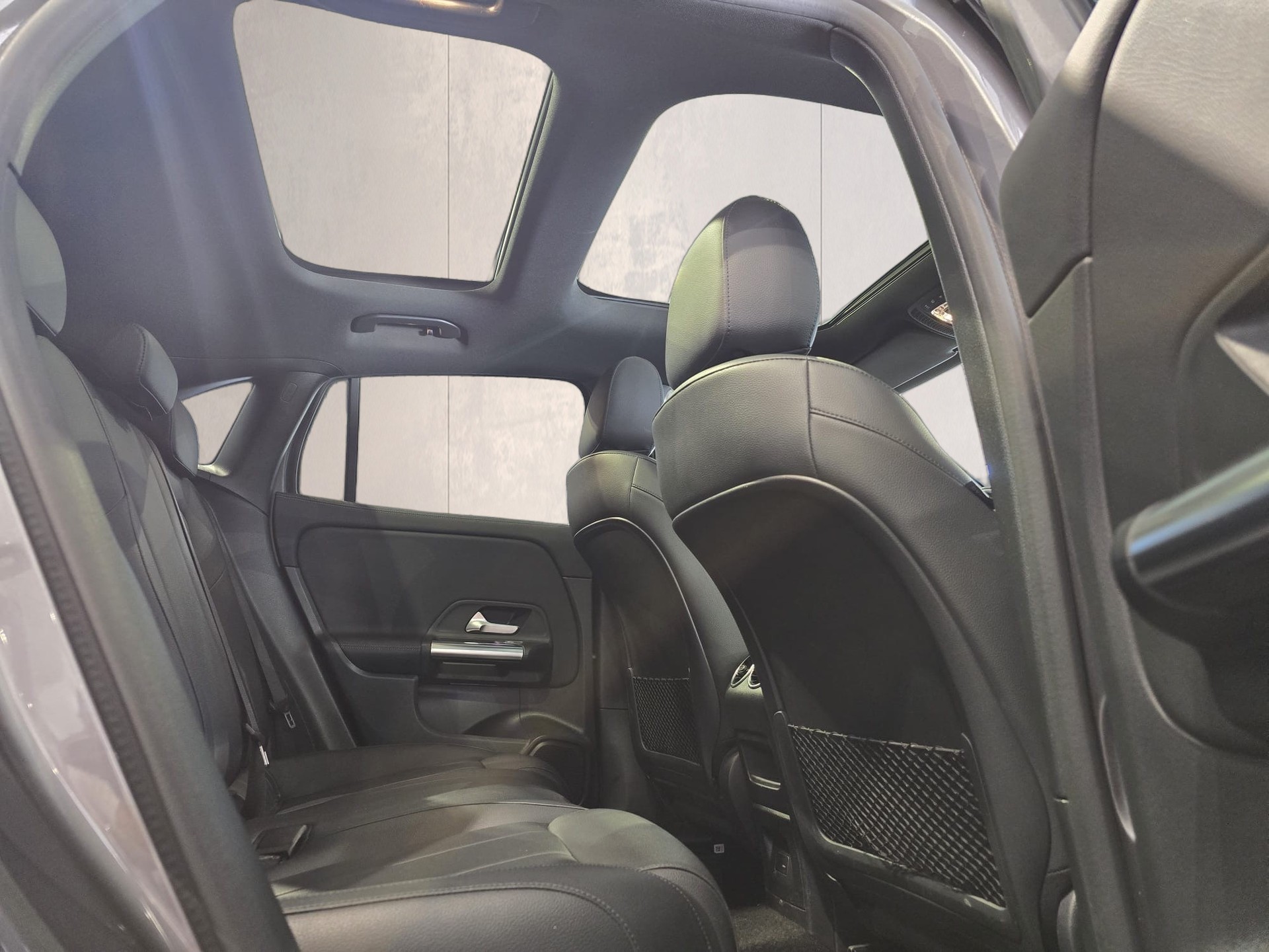 MERCEDES-BENZ GLA 250e Progressive 8G-DCT-image-22