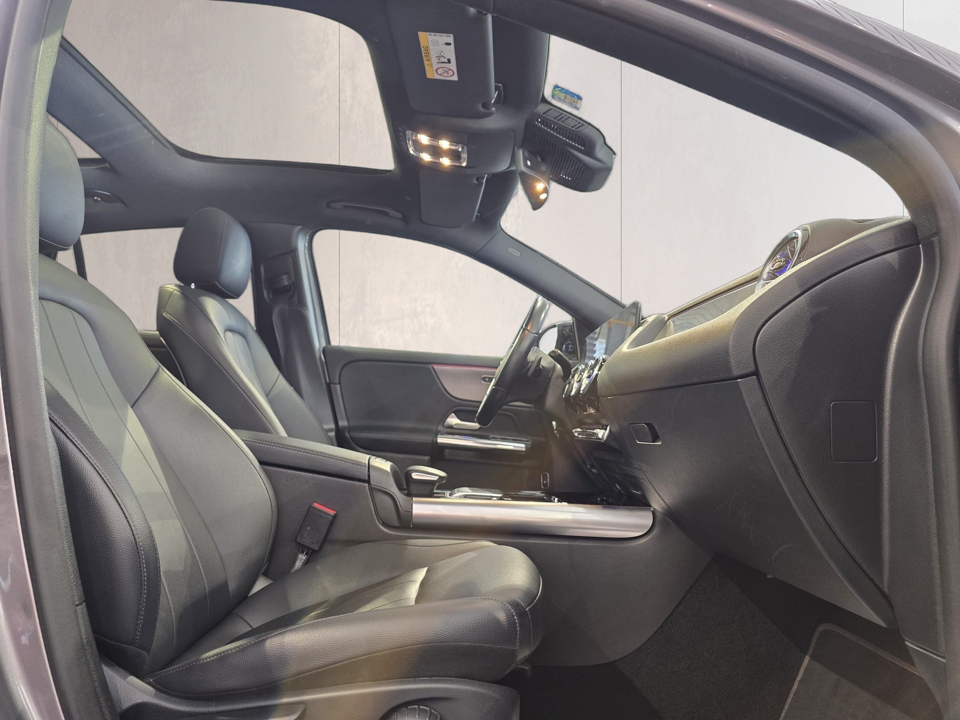 MERCEDES-BENZ GLA 250e Progressive 8G-DCT-image-21