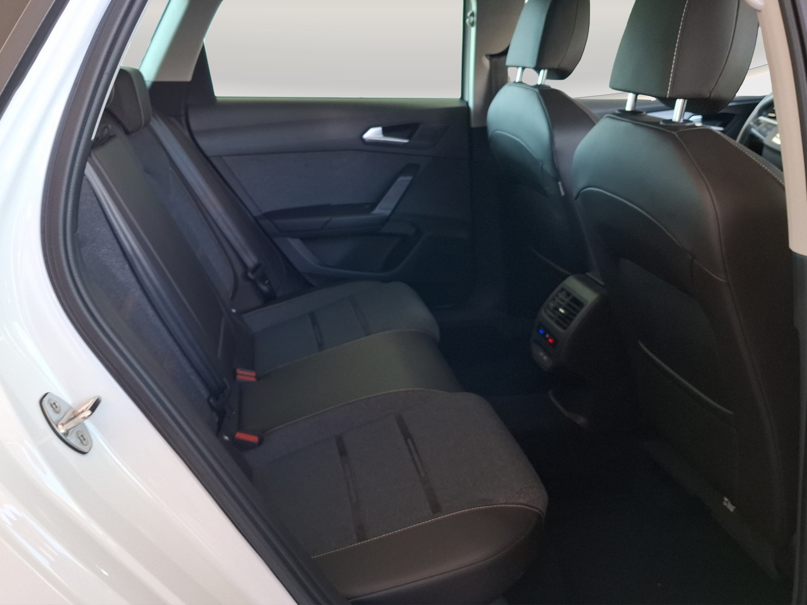 SEAT Leon ST 1.5 Eco TSI ACT Style // 18" Räder // 8-fach bereift-image-9