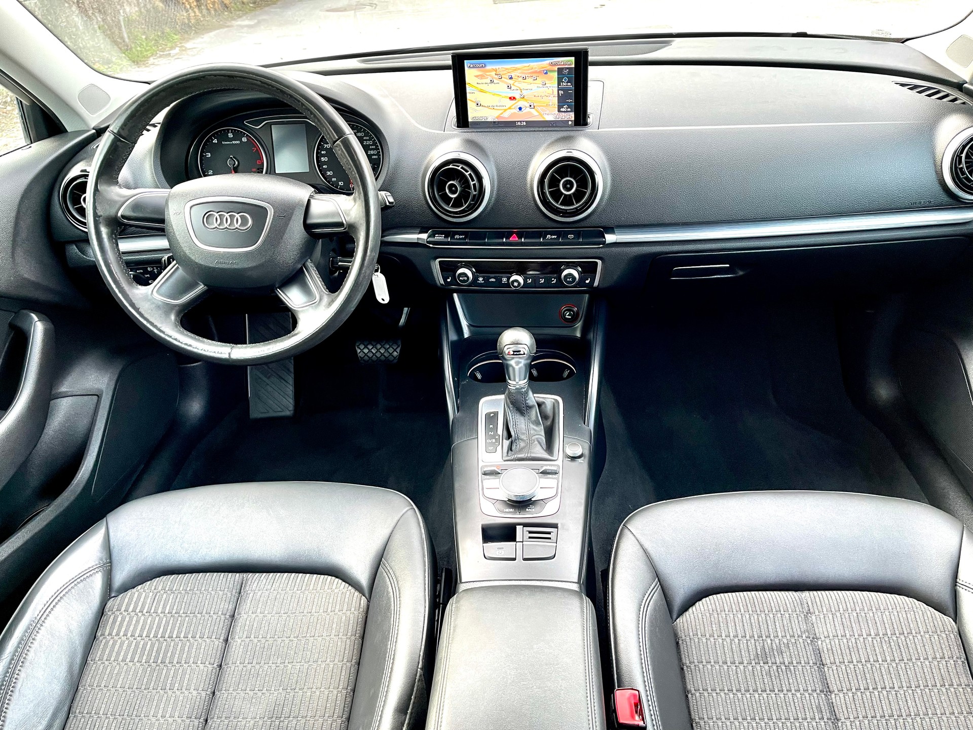 AUDI A3 Sportback 1.8 TFSI Attraction S-tronic-showroom-element-1