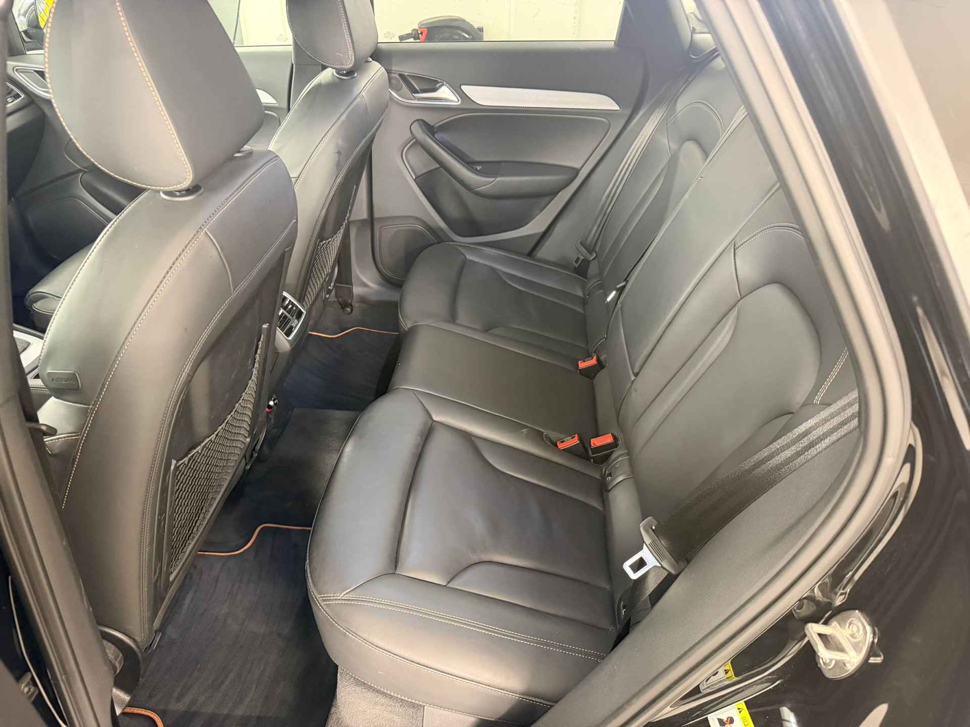 AUDI Q3 2.0 TDI design quattro S-tronic-image-7