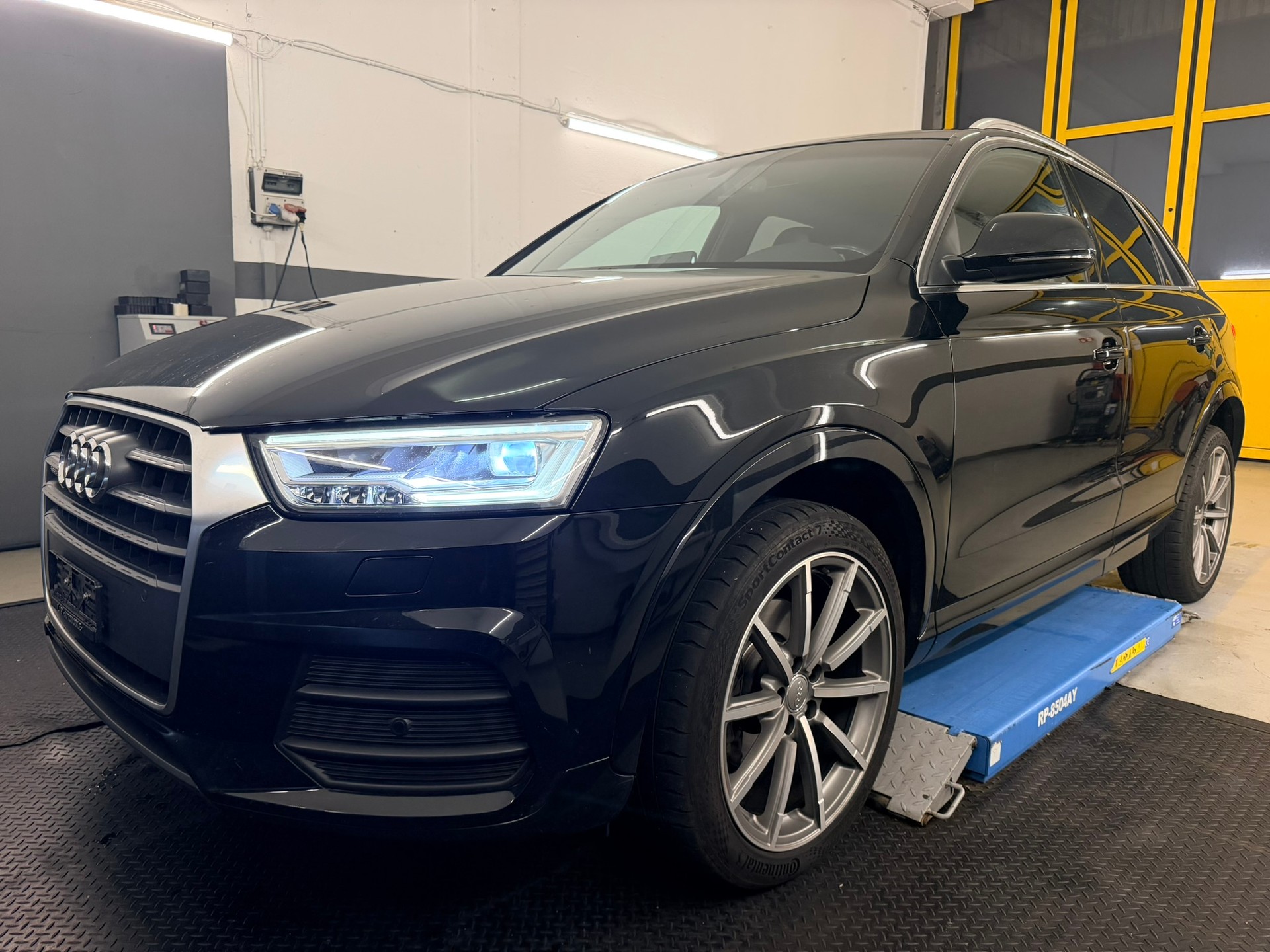 AUDI Q3 2.0 TDI design quattro S-tronic