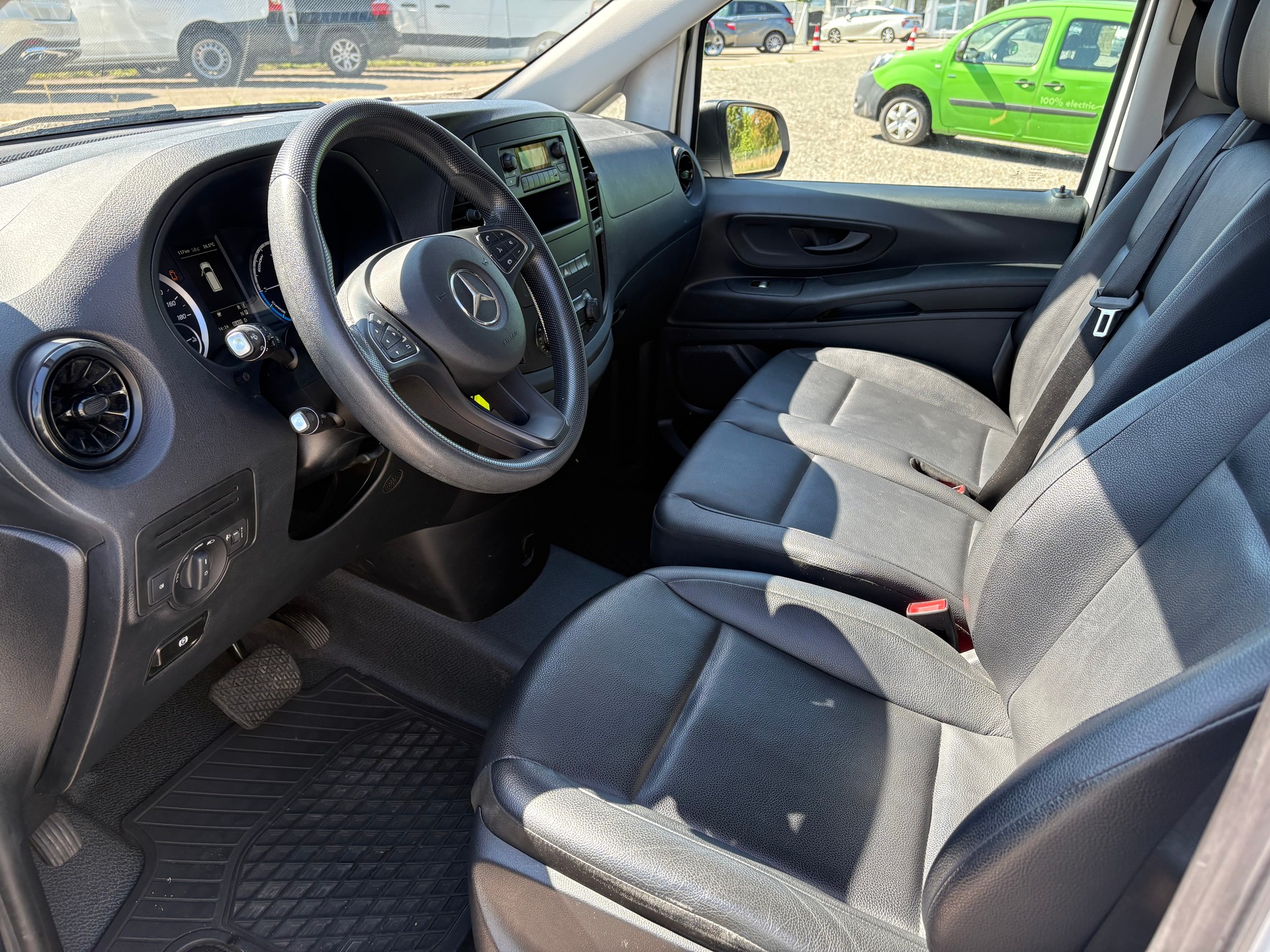 MERCEDES-BENZ eVito 112 Extralang-image-8