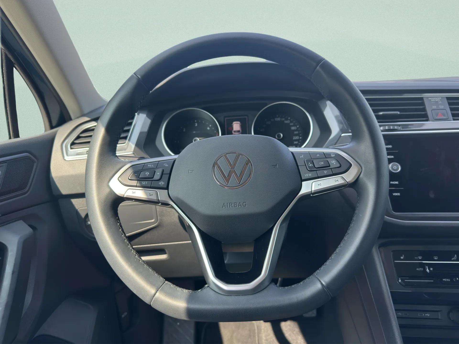 VW Tiguan 2.0 TDI SCR Life 4Motion DSG-image-14