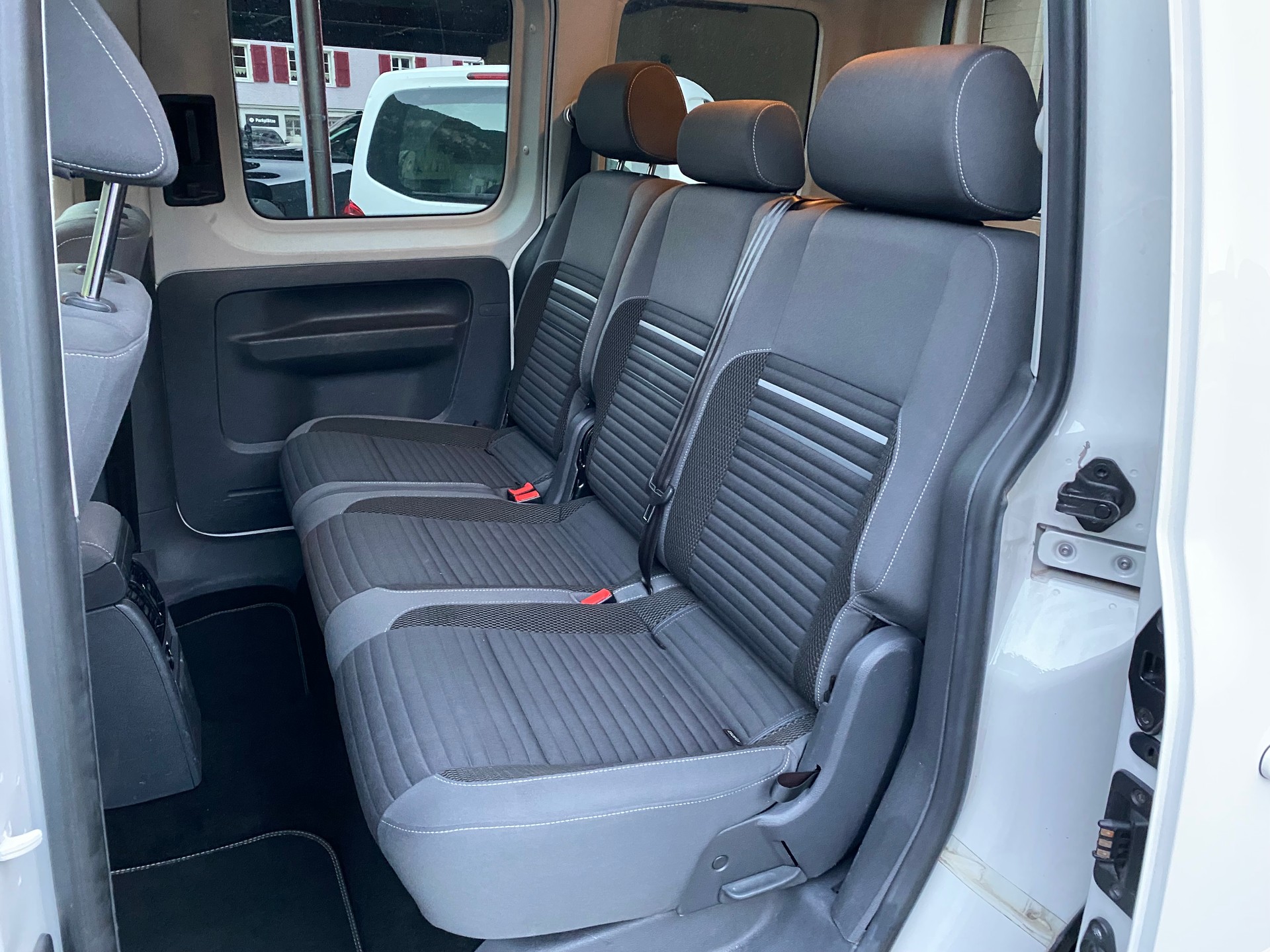 VW Caddy 2.0 TDI 4Motion CUP-image-7