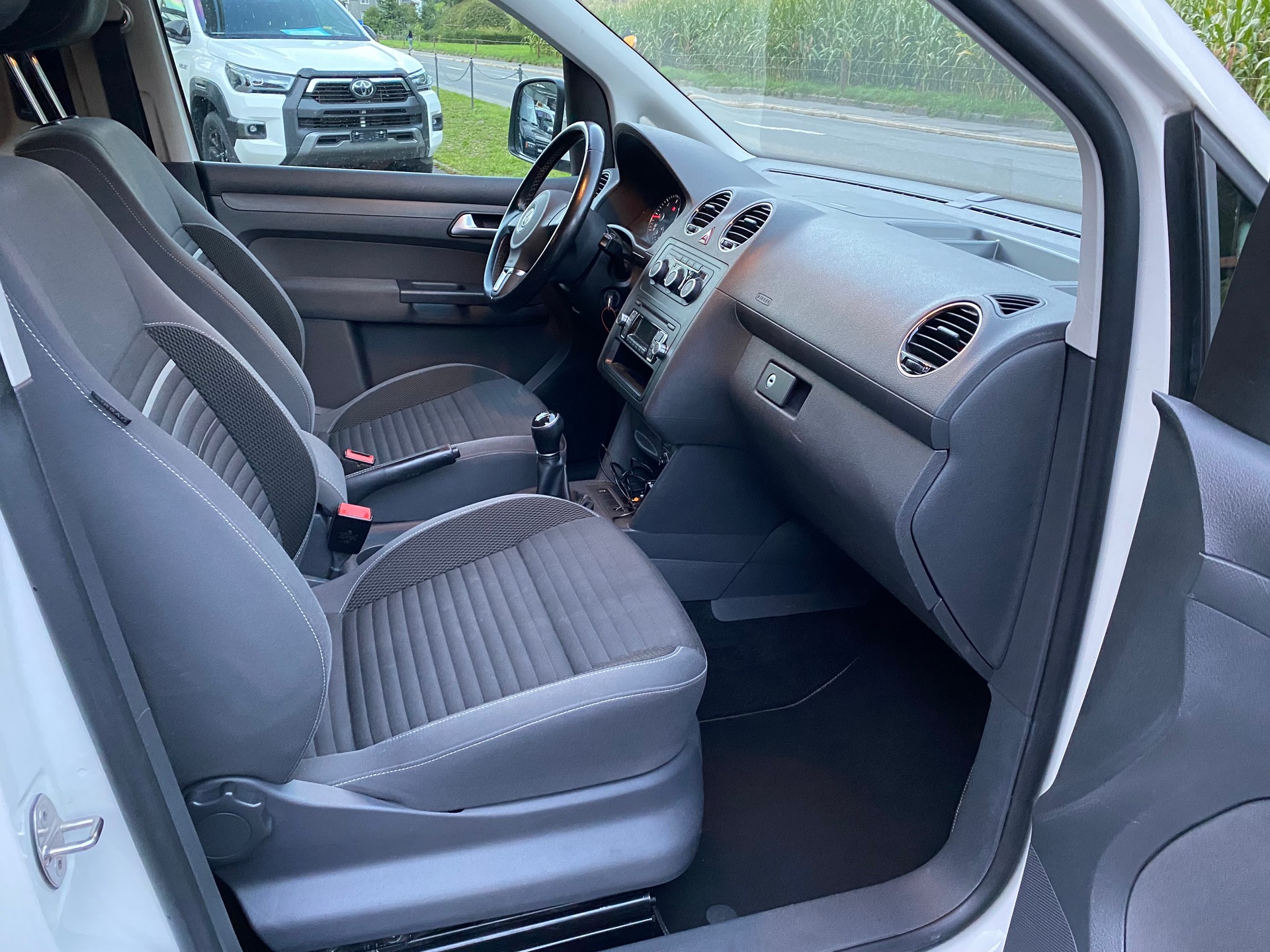 VW Caddy 2.0 TDI 4Motion CUP-image-5