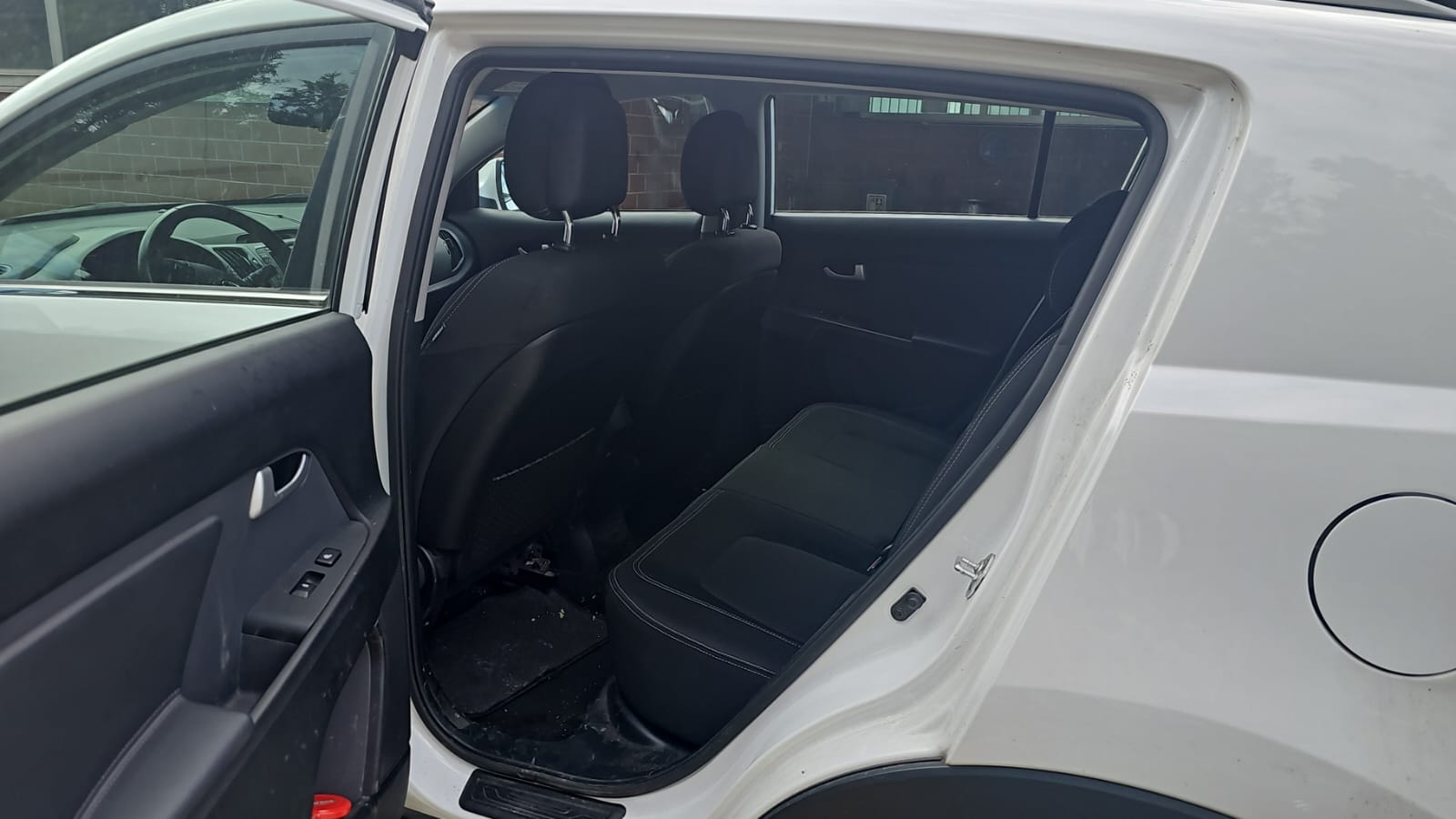 KIA Sportage 2.0 CRDi Trend 4WD Automatic-image-4