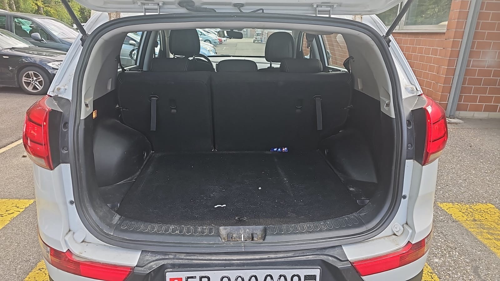 KIA Sportage 2.0 CRDi Trend 4WD Automatic-image-5