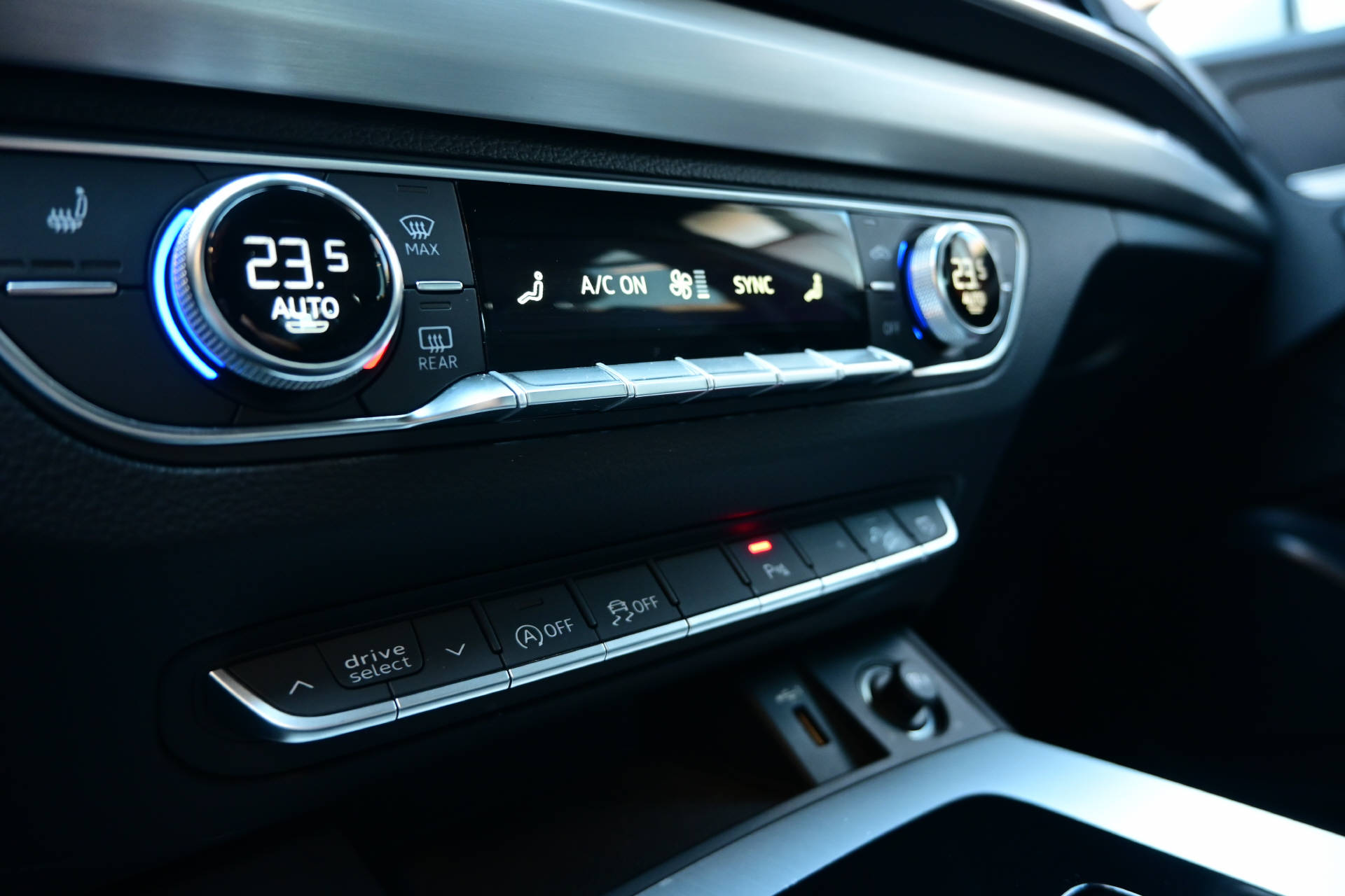 AUDI Q5 40 TDI Sportback S-Line quattro S-Tronic-image-17