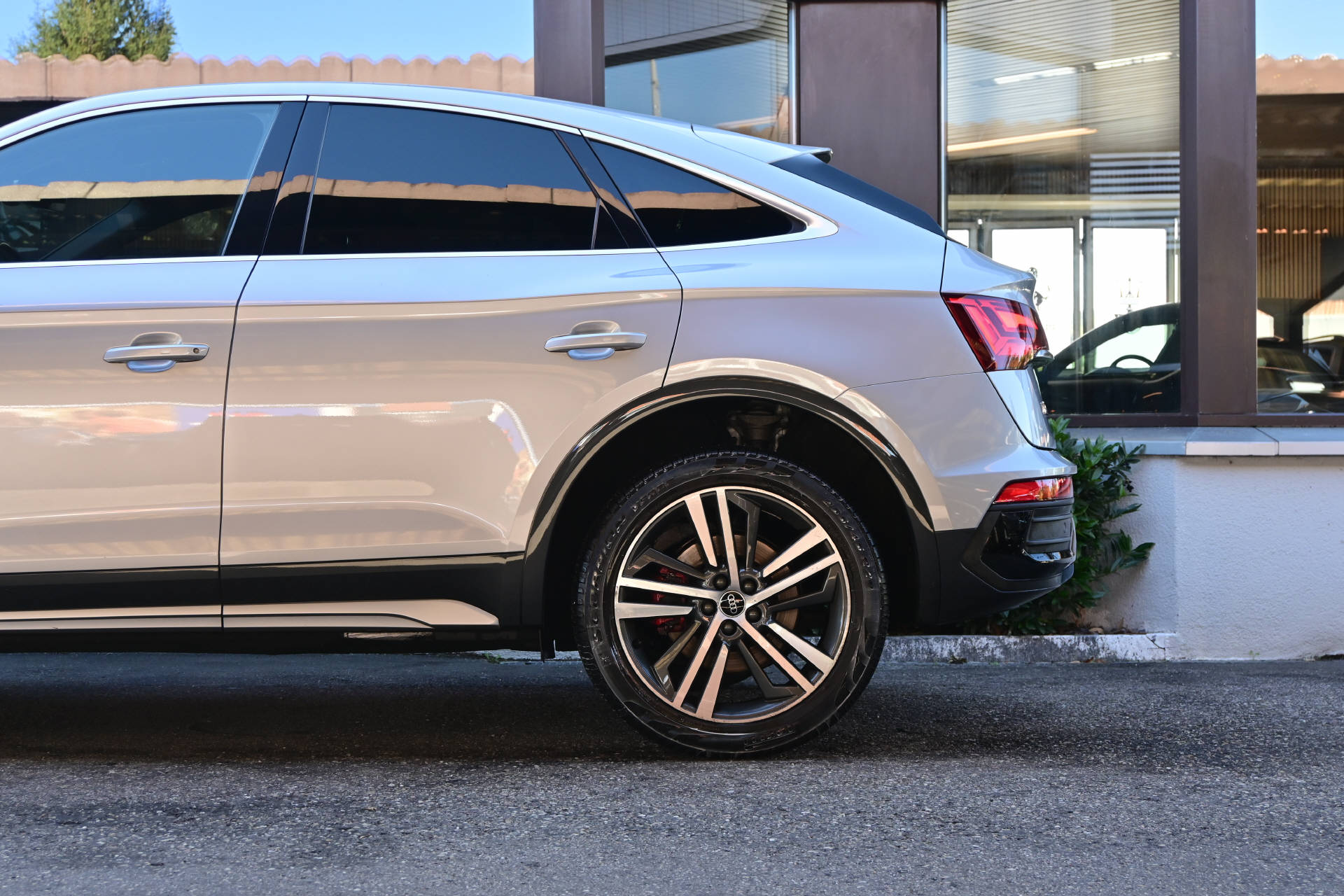 AUDI Q5 40 TDI Sportback S-Line quattro S-Tronic-image-5