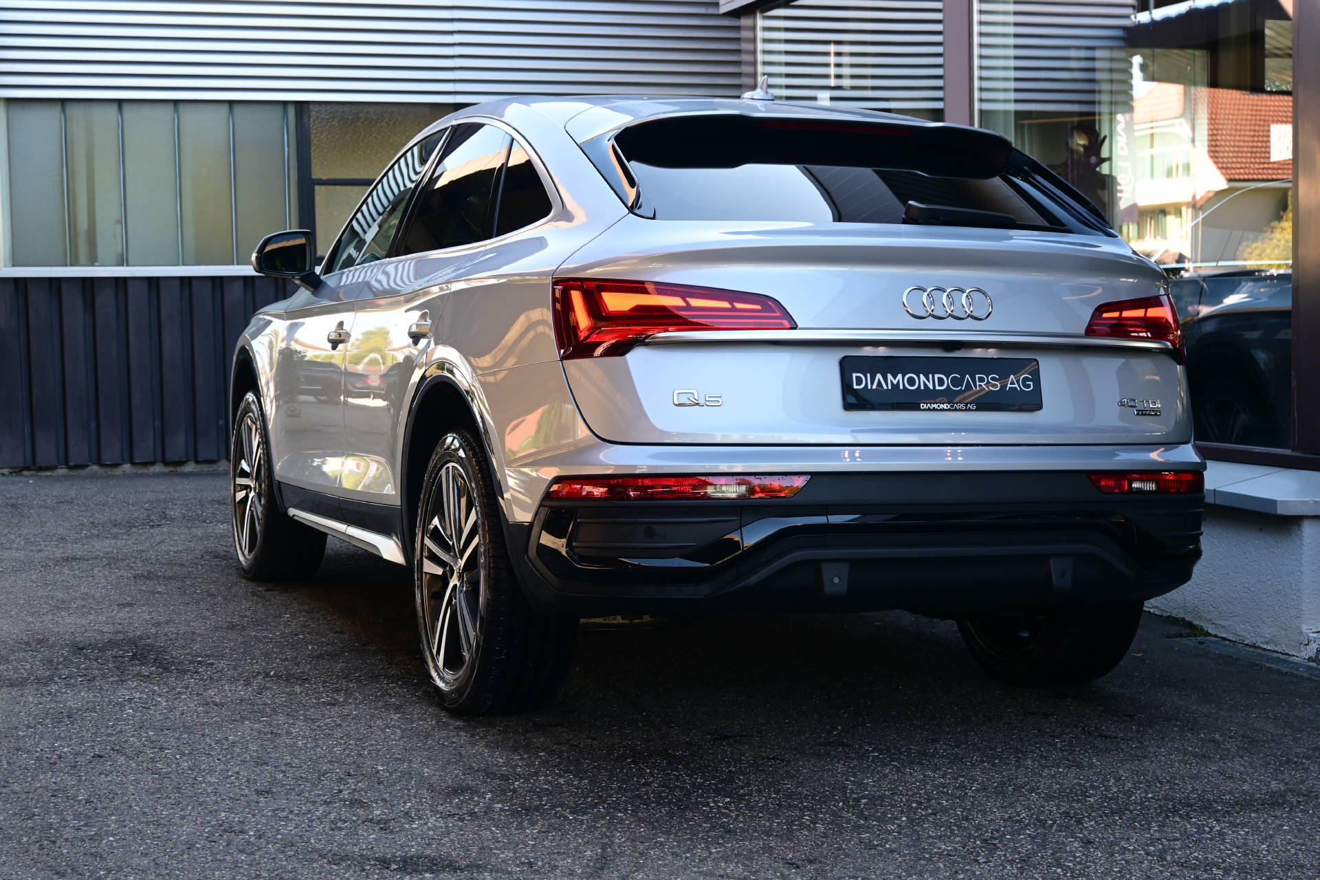AUDI Q5 40 TDI Sportback S-Line quattro S-Tronic-image-6