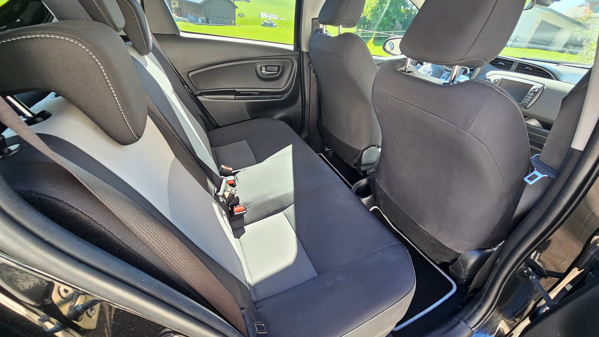 TOYOTA Yaris 1.5 VVT-i Hybrid Trend e-CVT-image-8