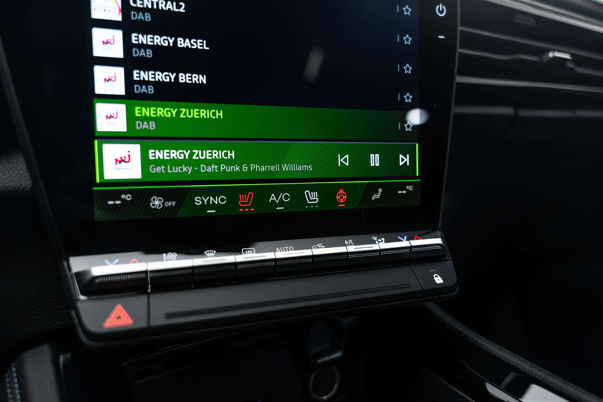 RENAULT RENAULT Austral 1.2 HEV 200 Esprit Alpine Automat-image-28