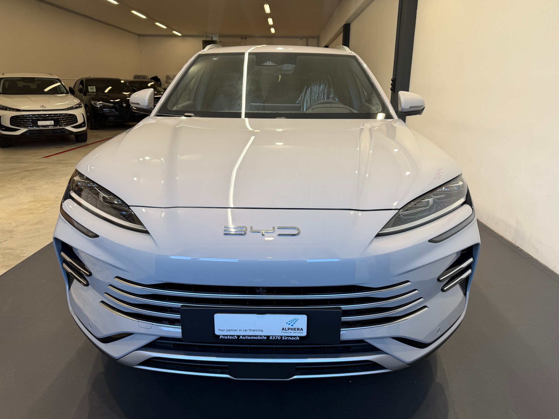 BYD Seal U DM-i Design AWD *NARDO GREY*-showroom-element-1