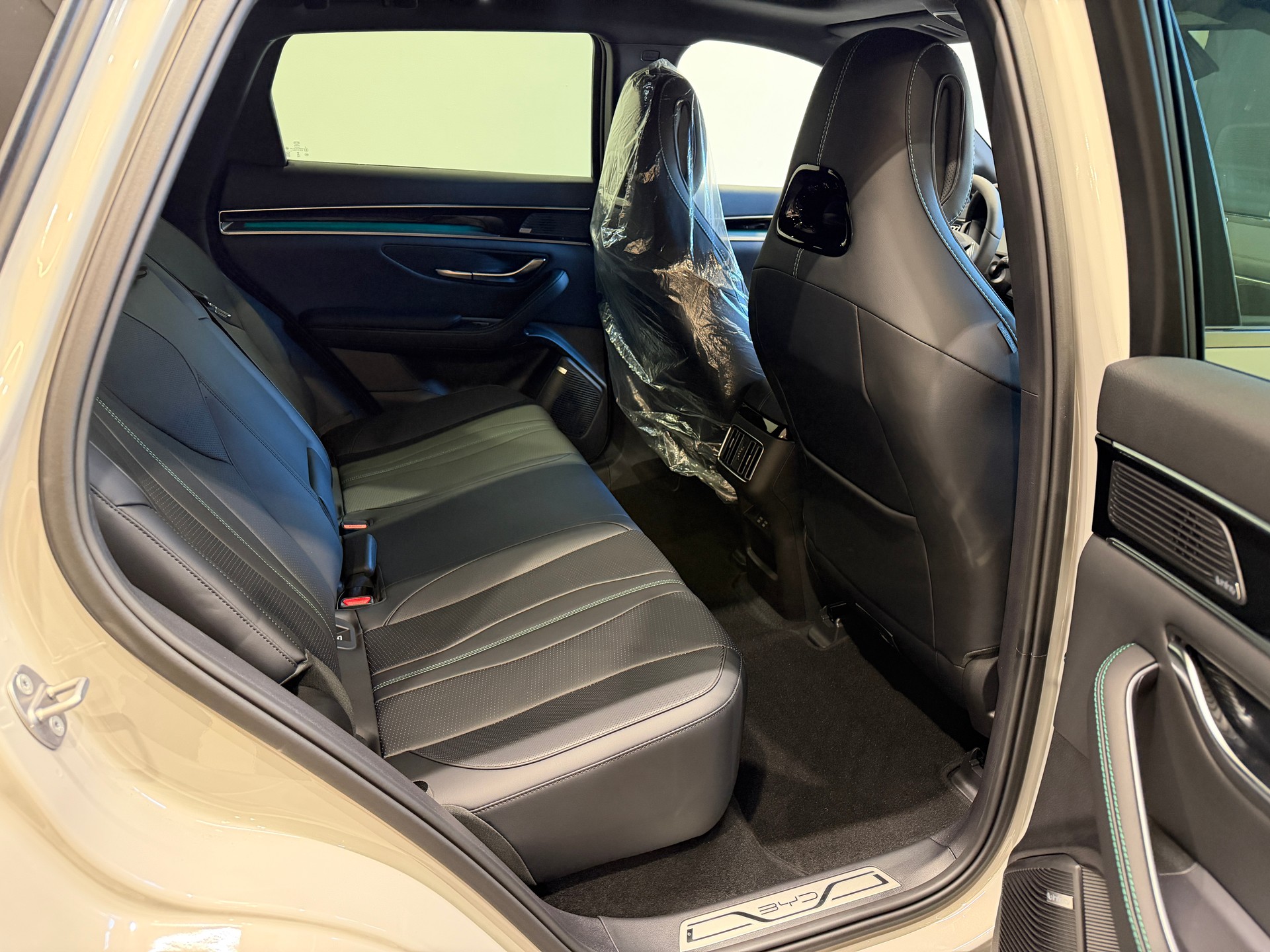 BYD Seal U DM-i Design AWD *NARDO GREY*-image-14