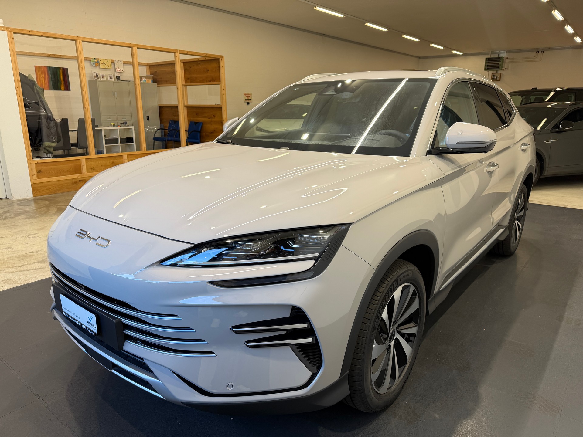 BYD Seal U DM-i Design AWD *NARDO GREY*-showroom-element-2