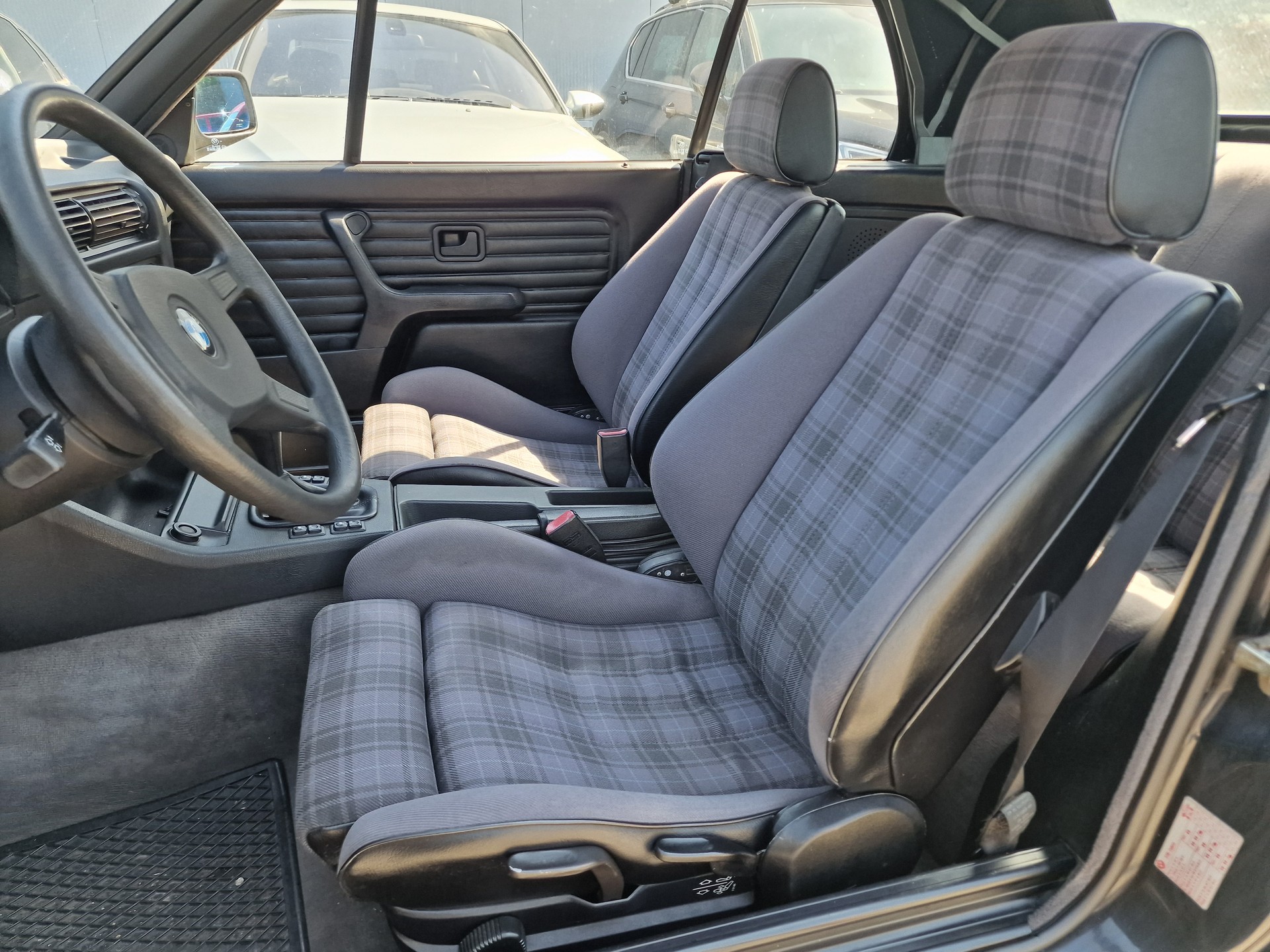BMW 318i Cabrio MFK neu 12Mt Garantie-image-12