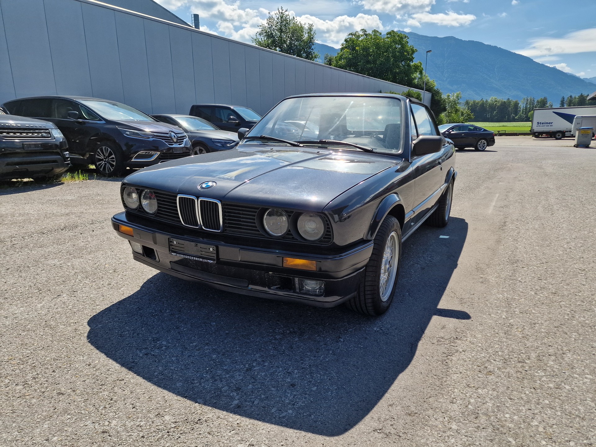 BMW 318i Cabrio MFK neu 12Mt Garantie-showroom-element-2