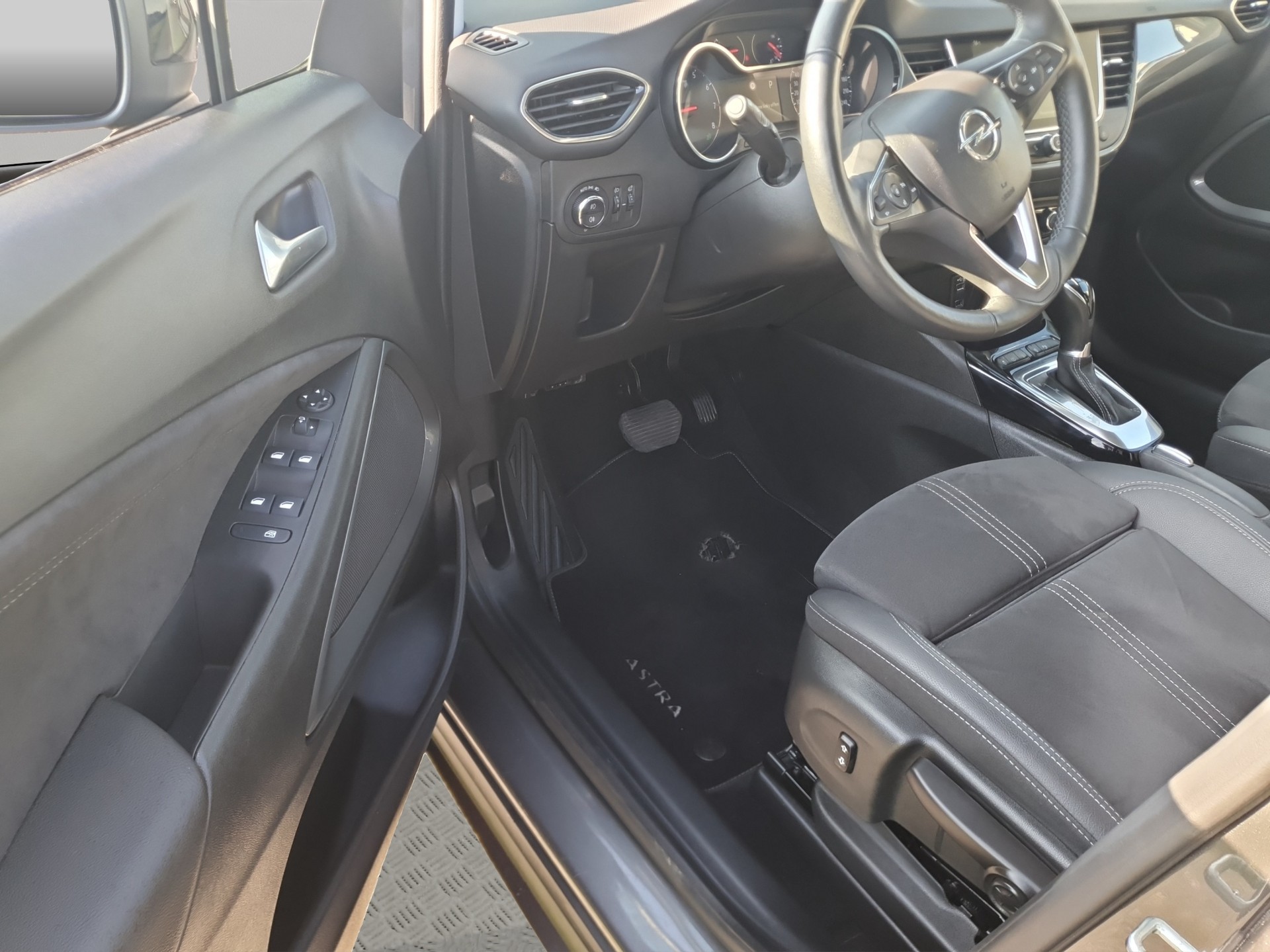 OPEL Crossland 1.2i Elegance Blitz Automat-image-9