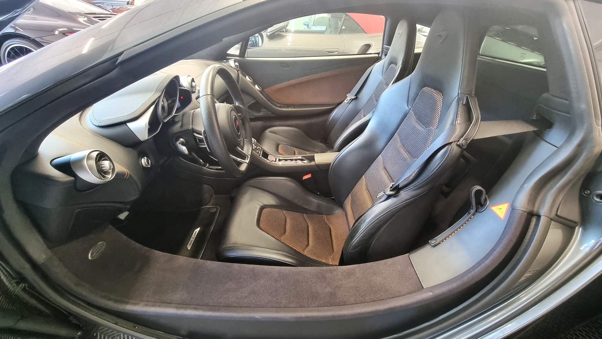 McLAREN MP4-12C Coupé 3.8 V8 SSG-image-8