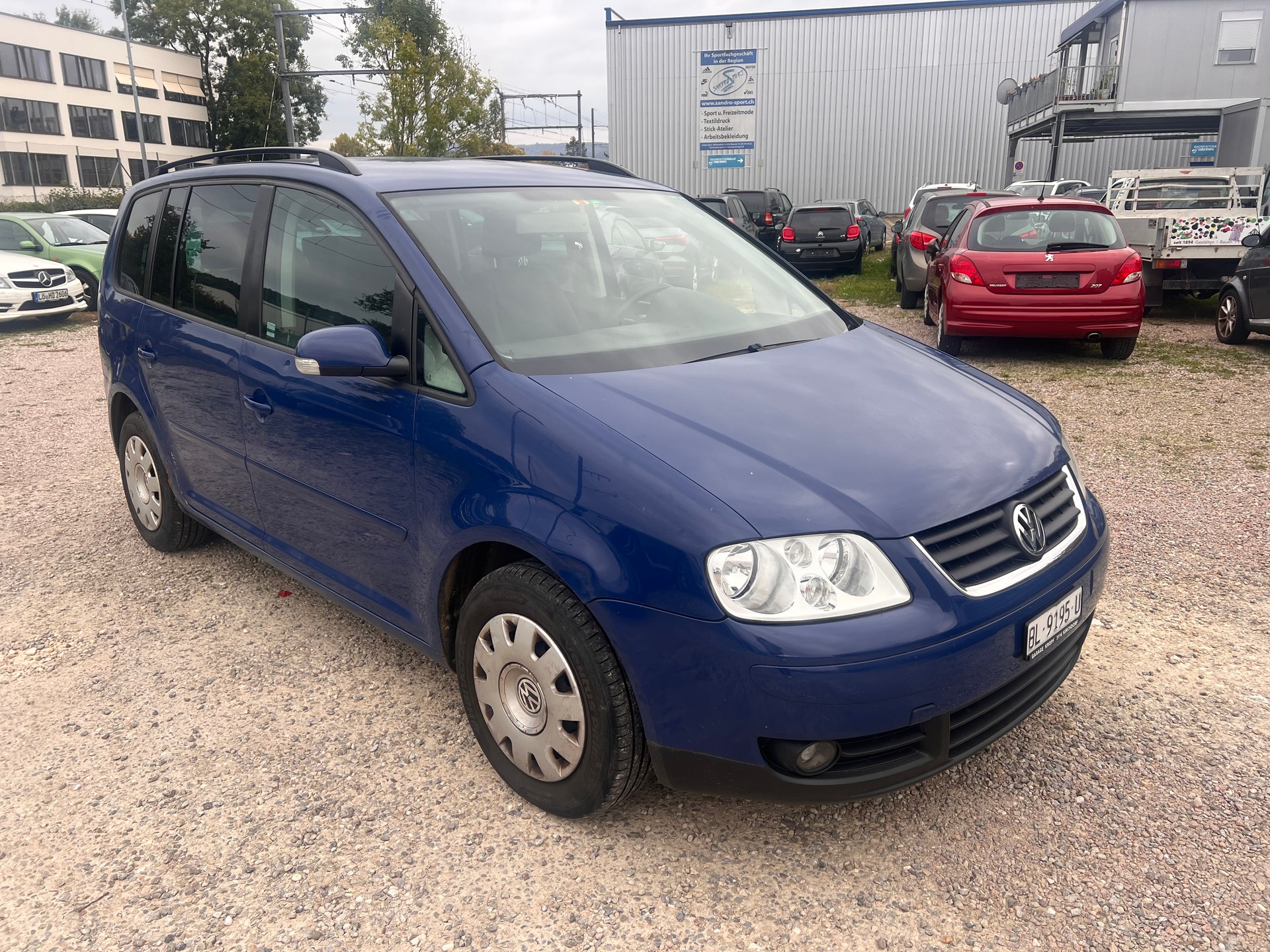 VW Touran 2.0 TDI Trendline-image-1