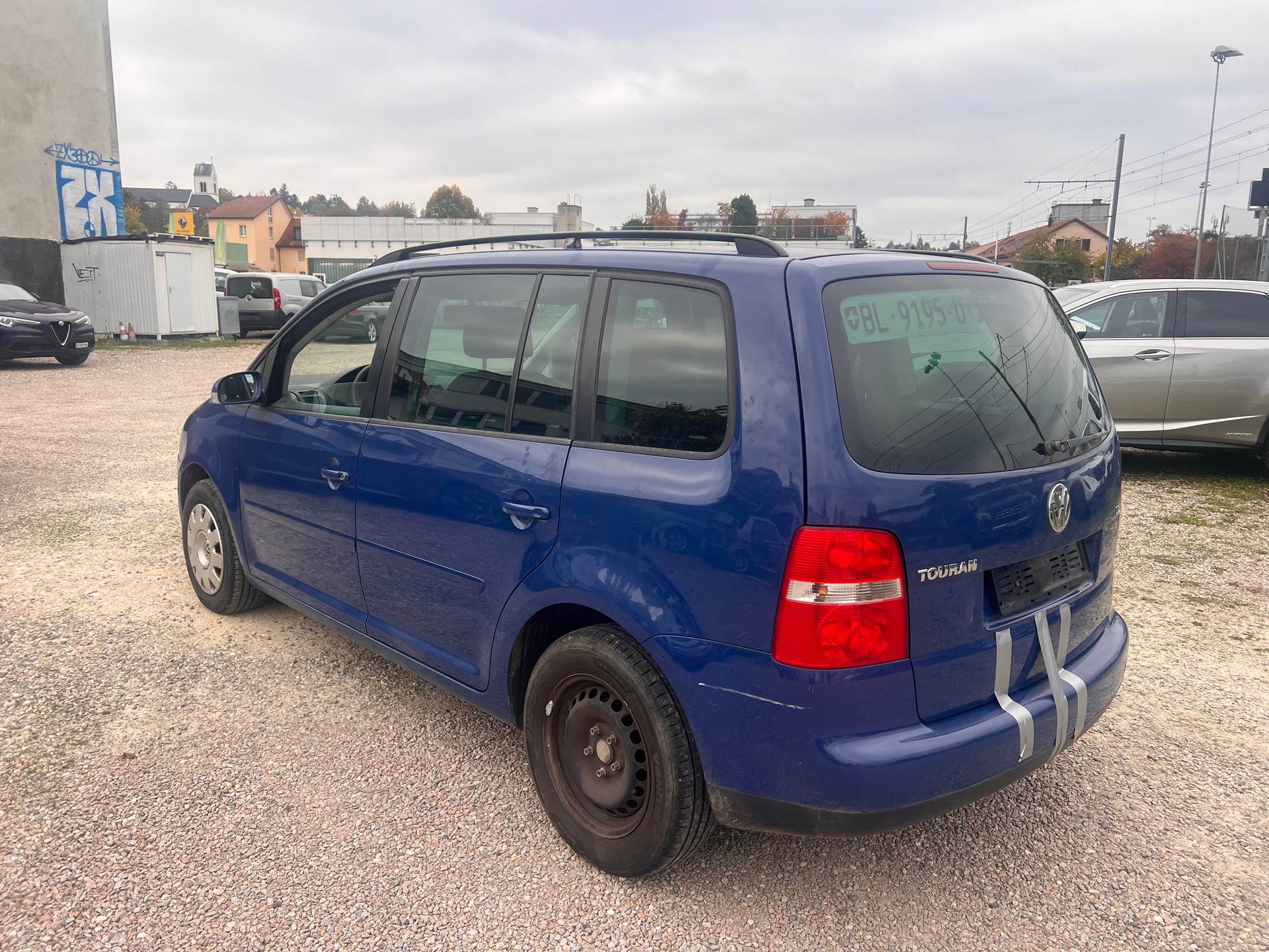 VW Touran 2.0 TDI Trendline-image-4