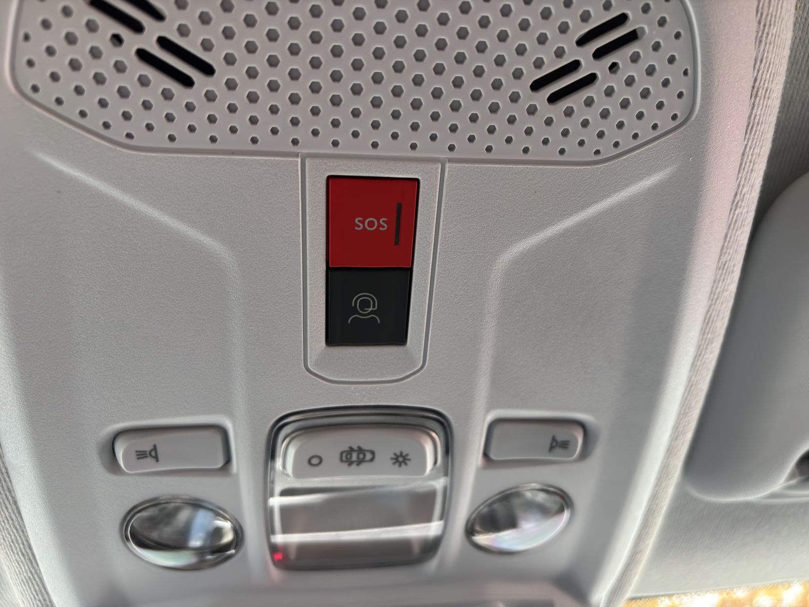 PEUGEOT 208 1.2 PureTech Style-image-13