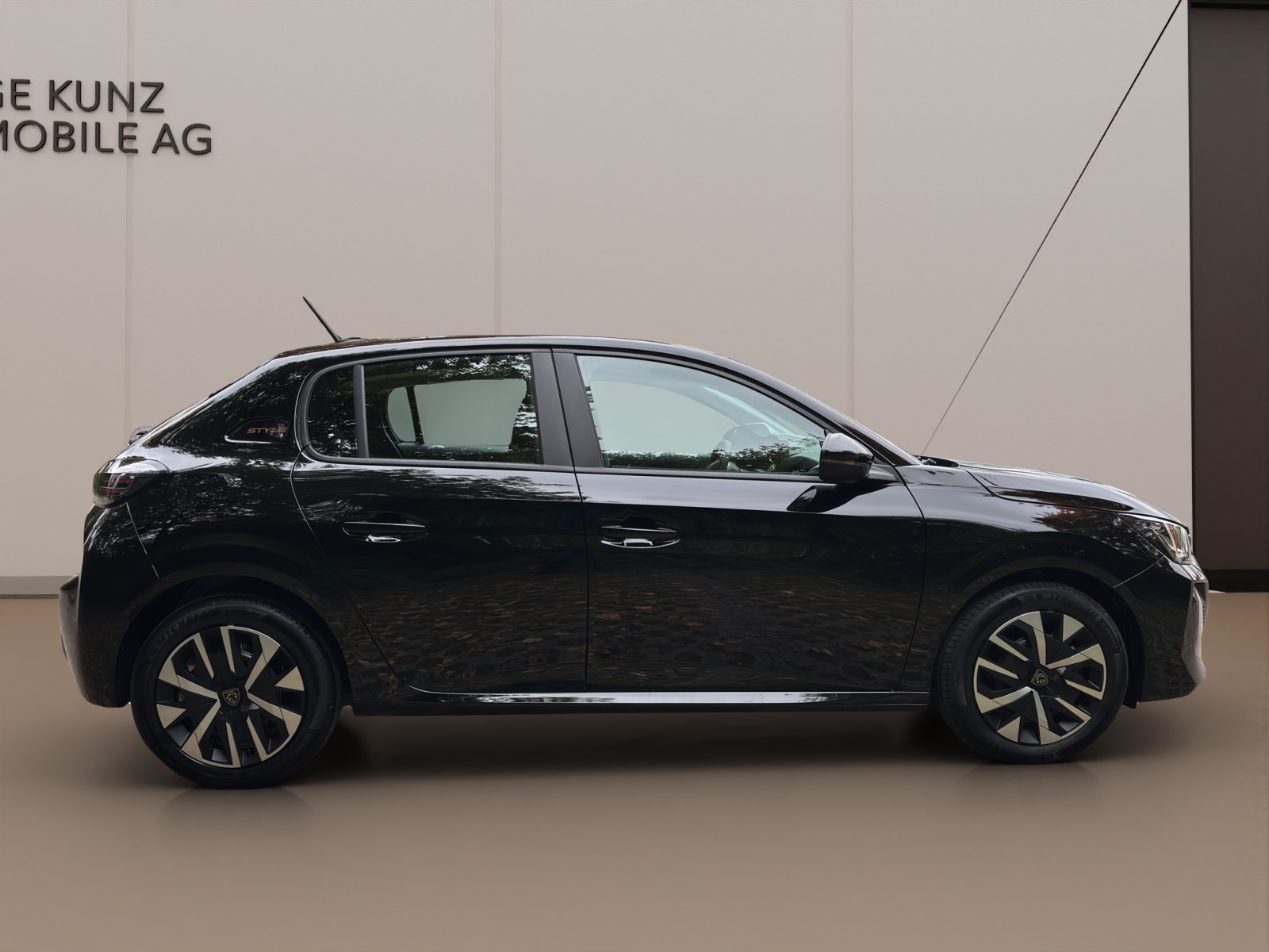 PEUGEOT 208 1.2 PureTech Style-image-5