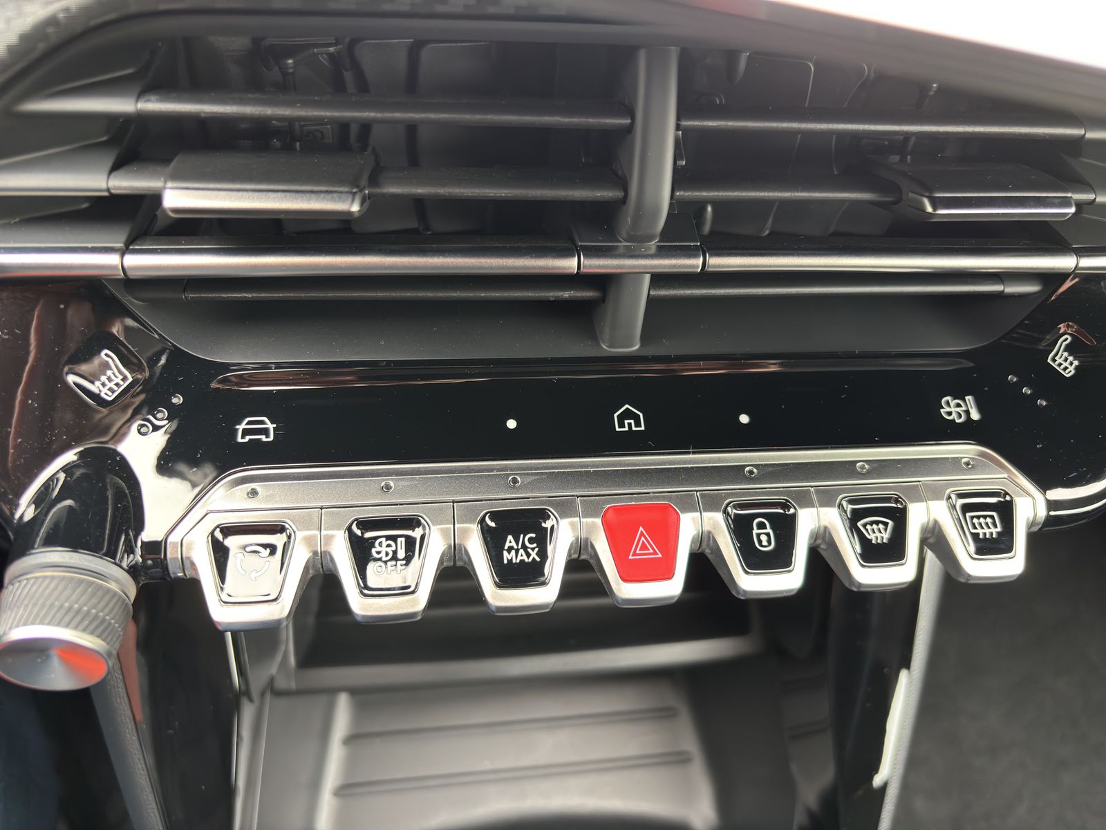 PEUGEOT 208 1.2 PureTech Style-image-12
