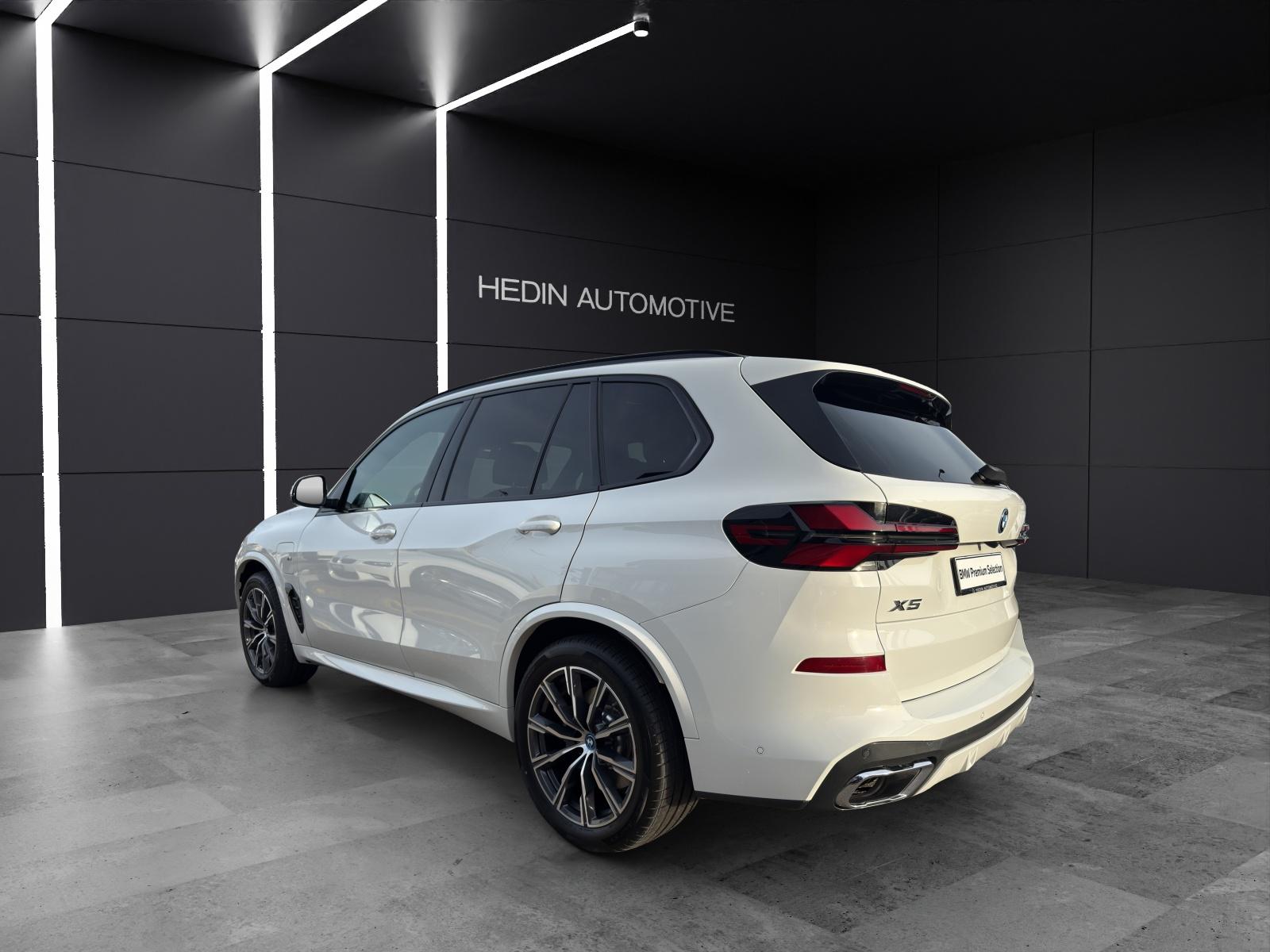 BMW X5 xDrive 50e-showroom-element-3