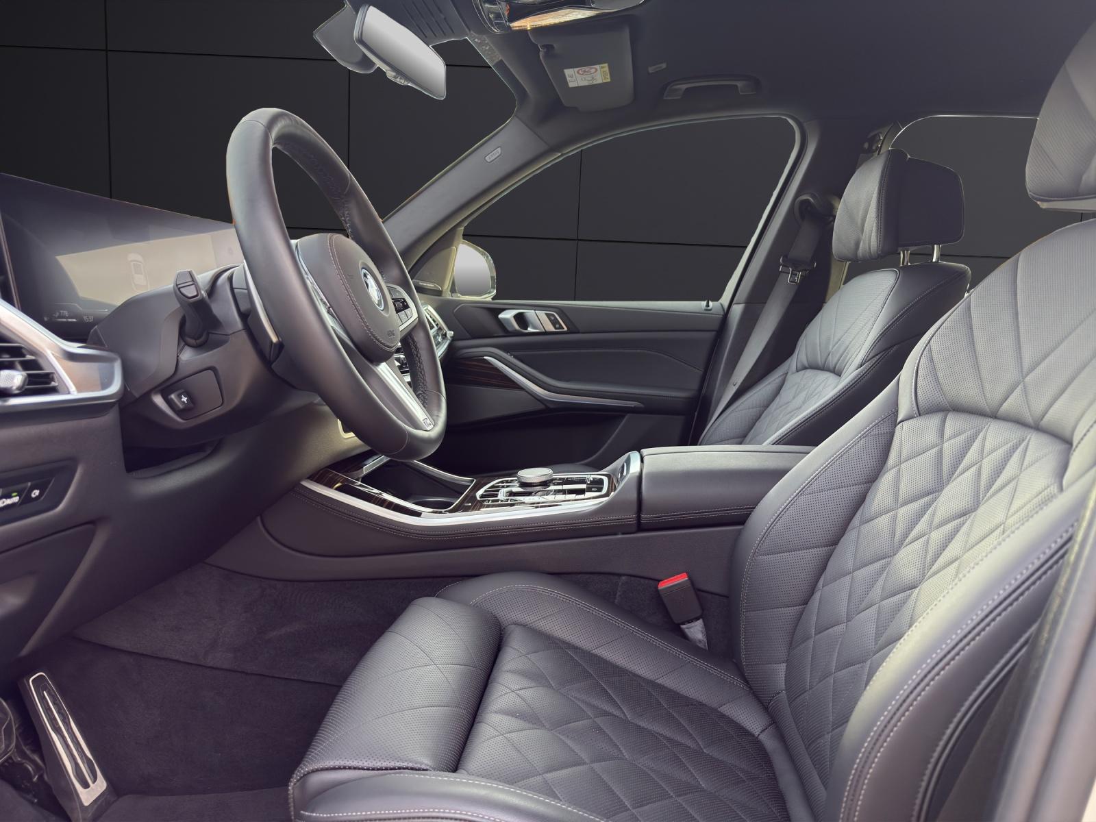 BMW X5 xDrive 50e-showroom-element-1
