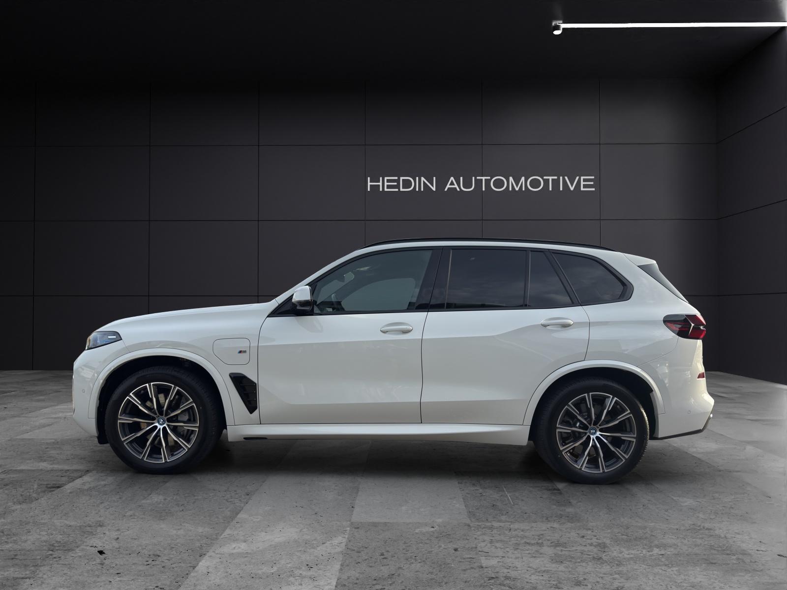BMW X5 xDrive 50e-showroom-element-2