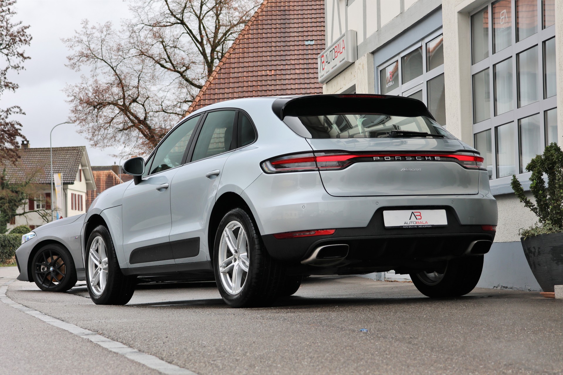PORSCHE Macan PDK (CH)-showroom-element-2