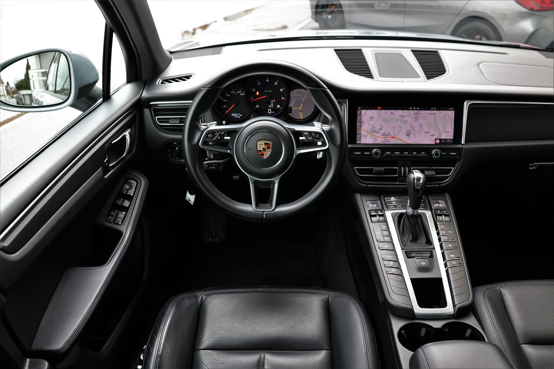PORSCHE Macan PDK (CH)-image-11