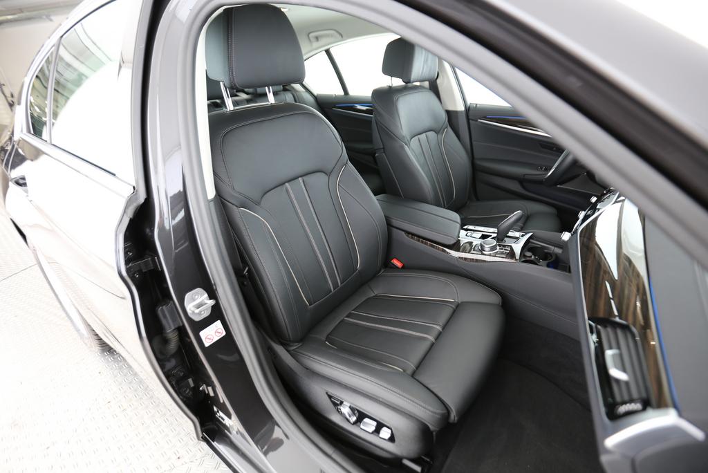 BMW 530e xDrive-image-12