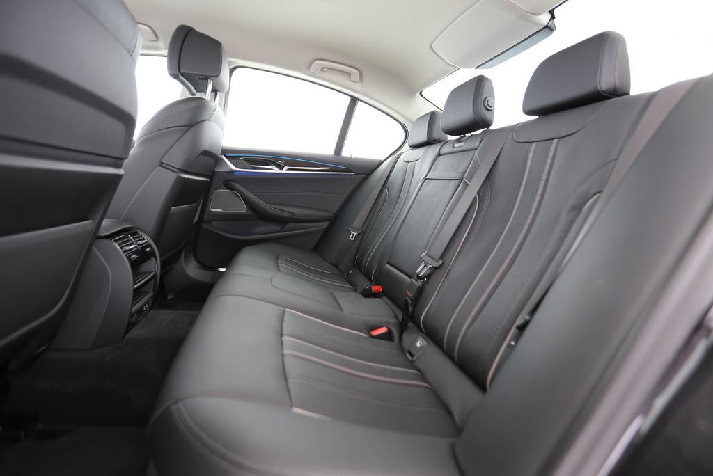 BMW 530e xDrive-image-13