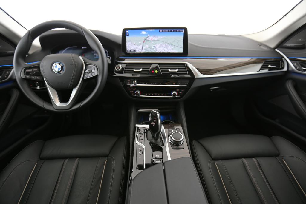 BMW 530e xDrive-image-6