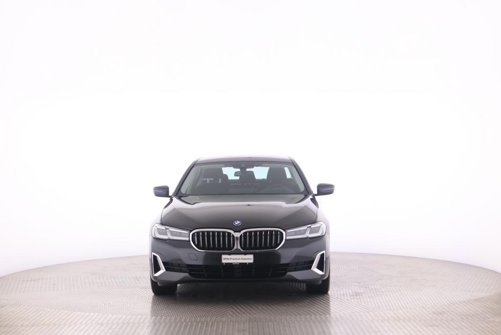 BMW 530e xDrive-image-11